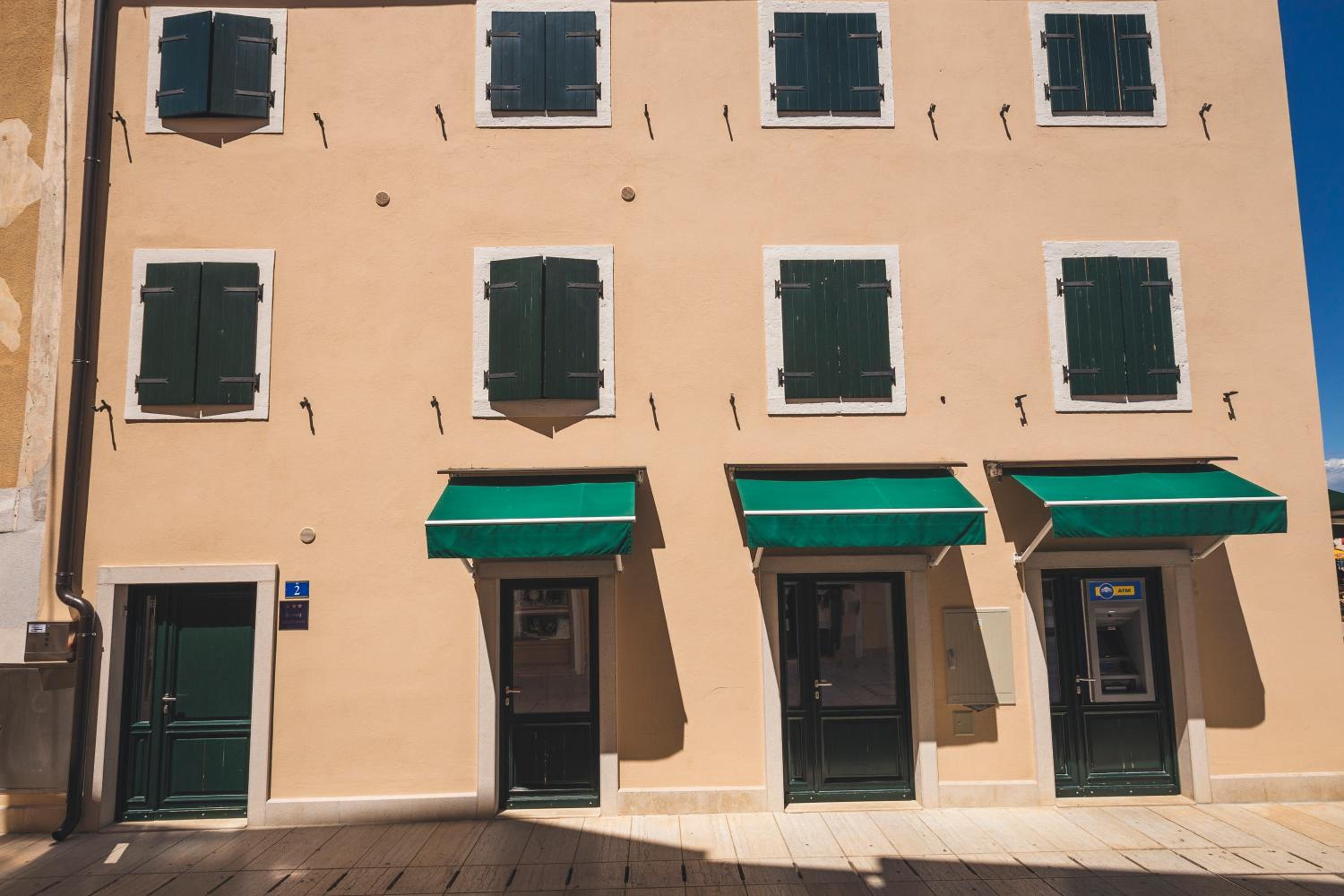 VINEA APP UMAG -WITHE BR. 2 view 3