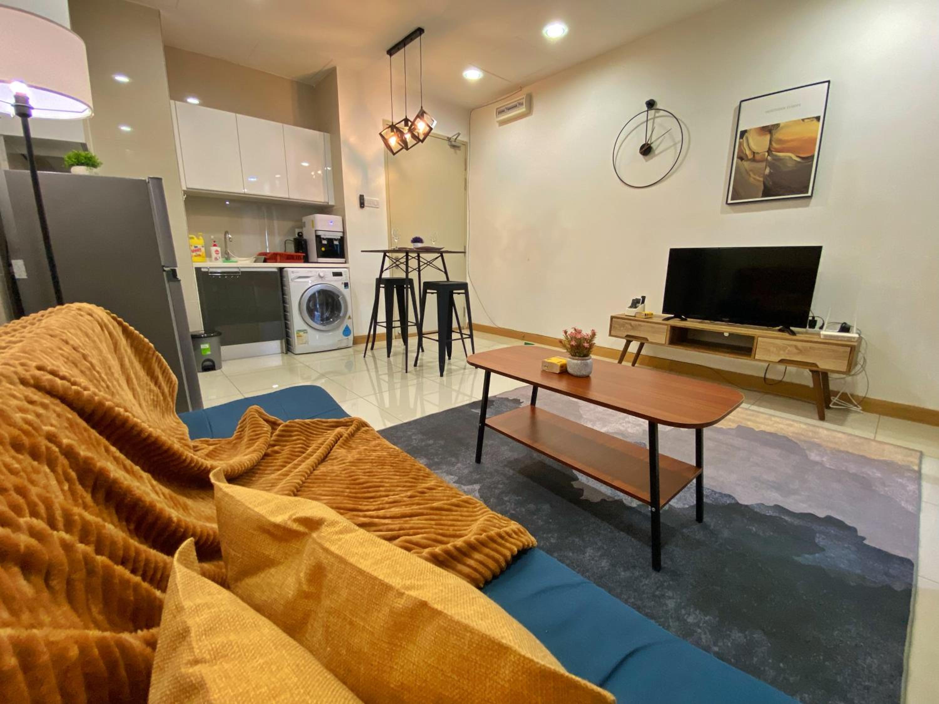 Lily and Loft - KL Gateway Bangsar LRT, WIFI, Netflix
