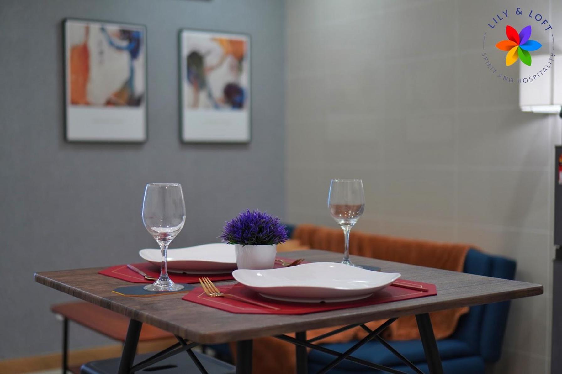 Lily and Loft - KL Gateway Bangsar LRT, WIFI, Netflix
