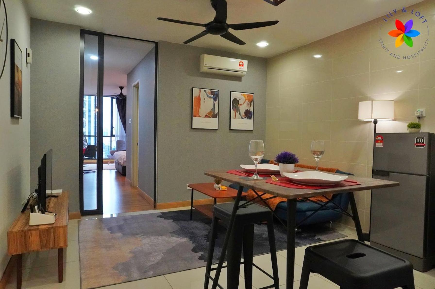 Lily and Loft - KL Gateway Bangsar LRT, WIFI, Netflix