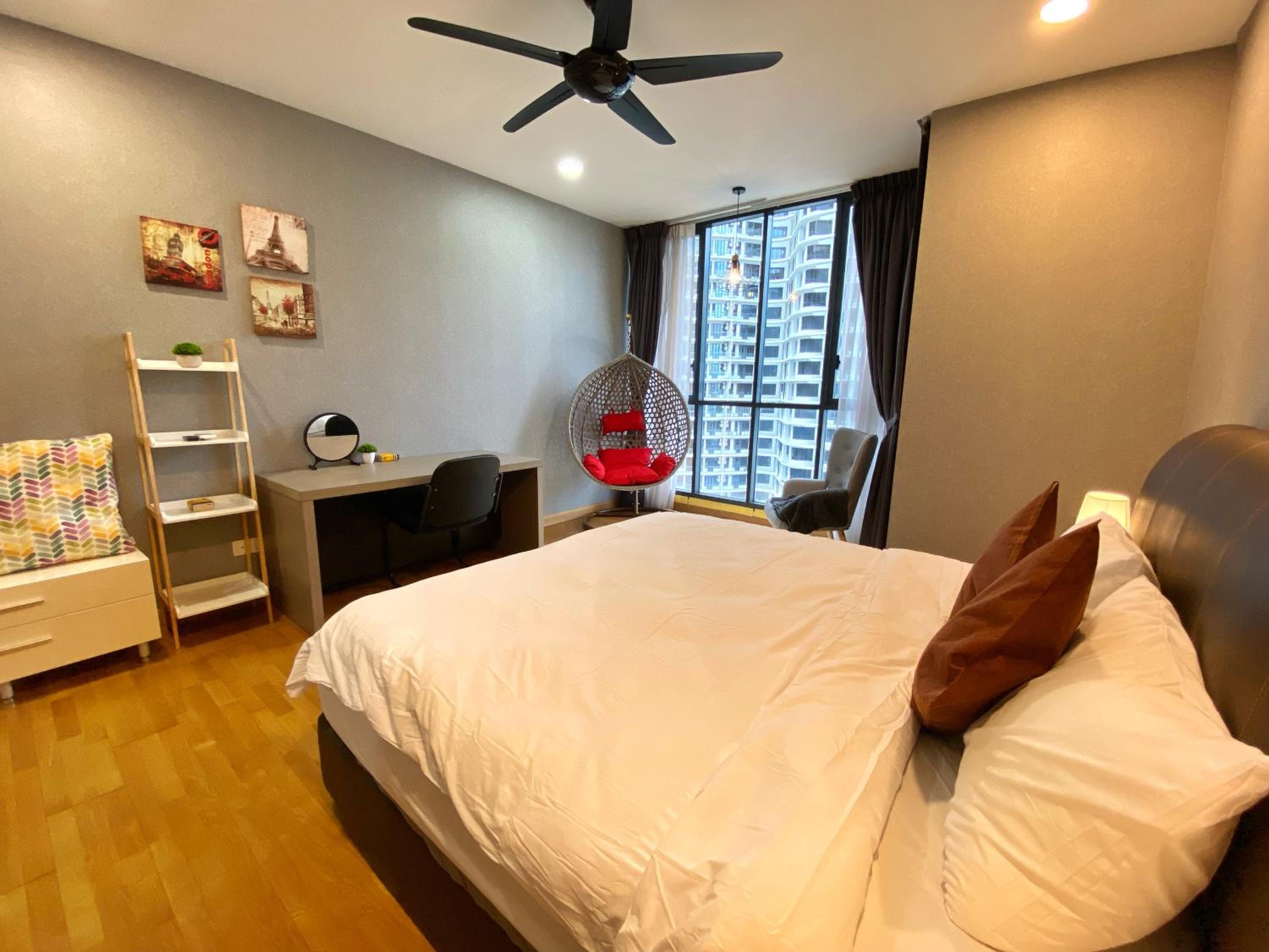Lily and Loft - KL Gateway Bangsar LRT, WIFI, Netflix