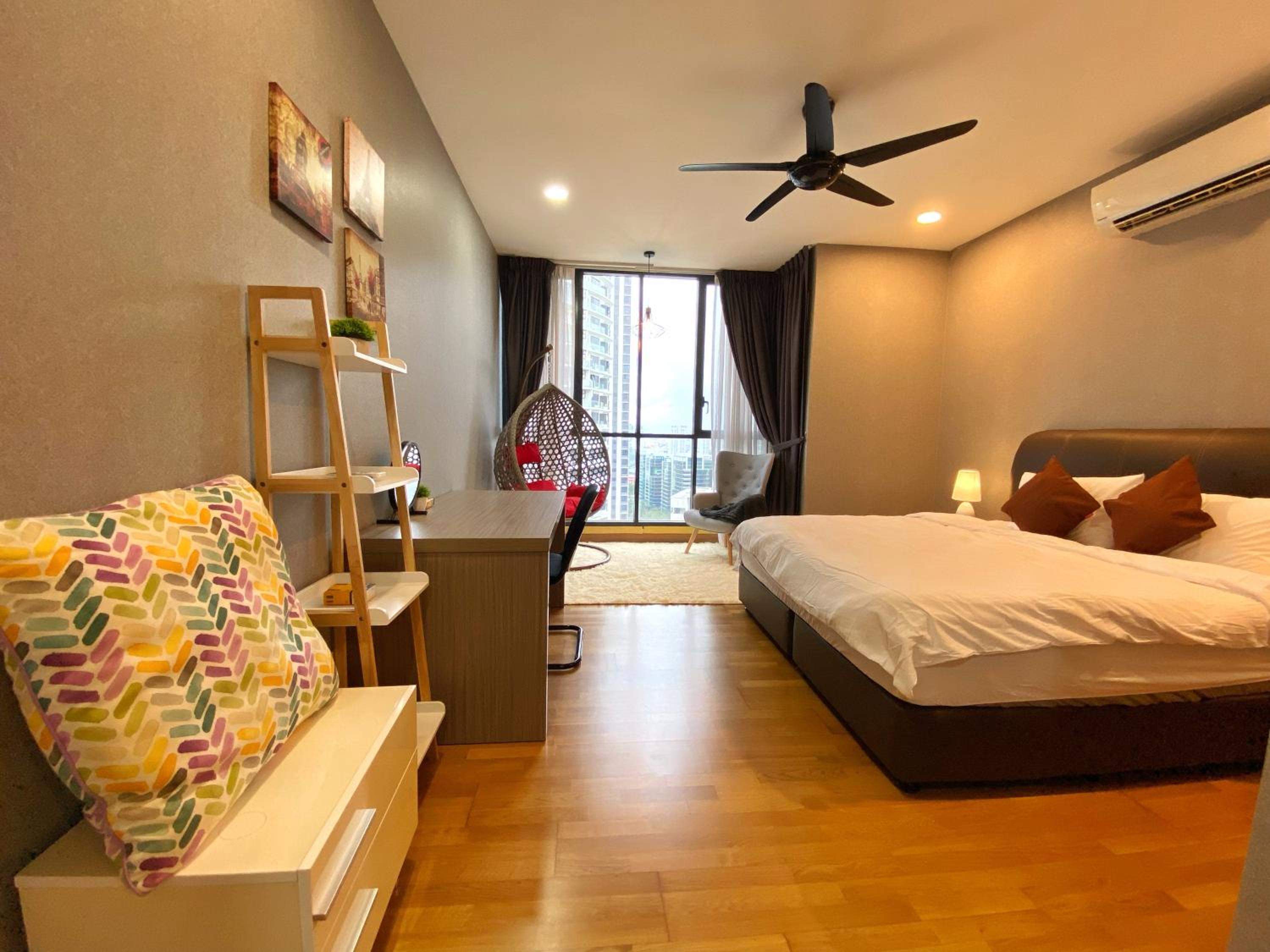 Lily and Loft - KL Gateway Bangsar LRT, WIFI, Netflix