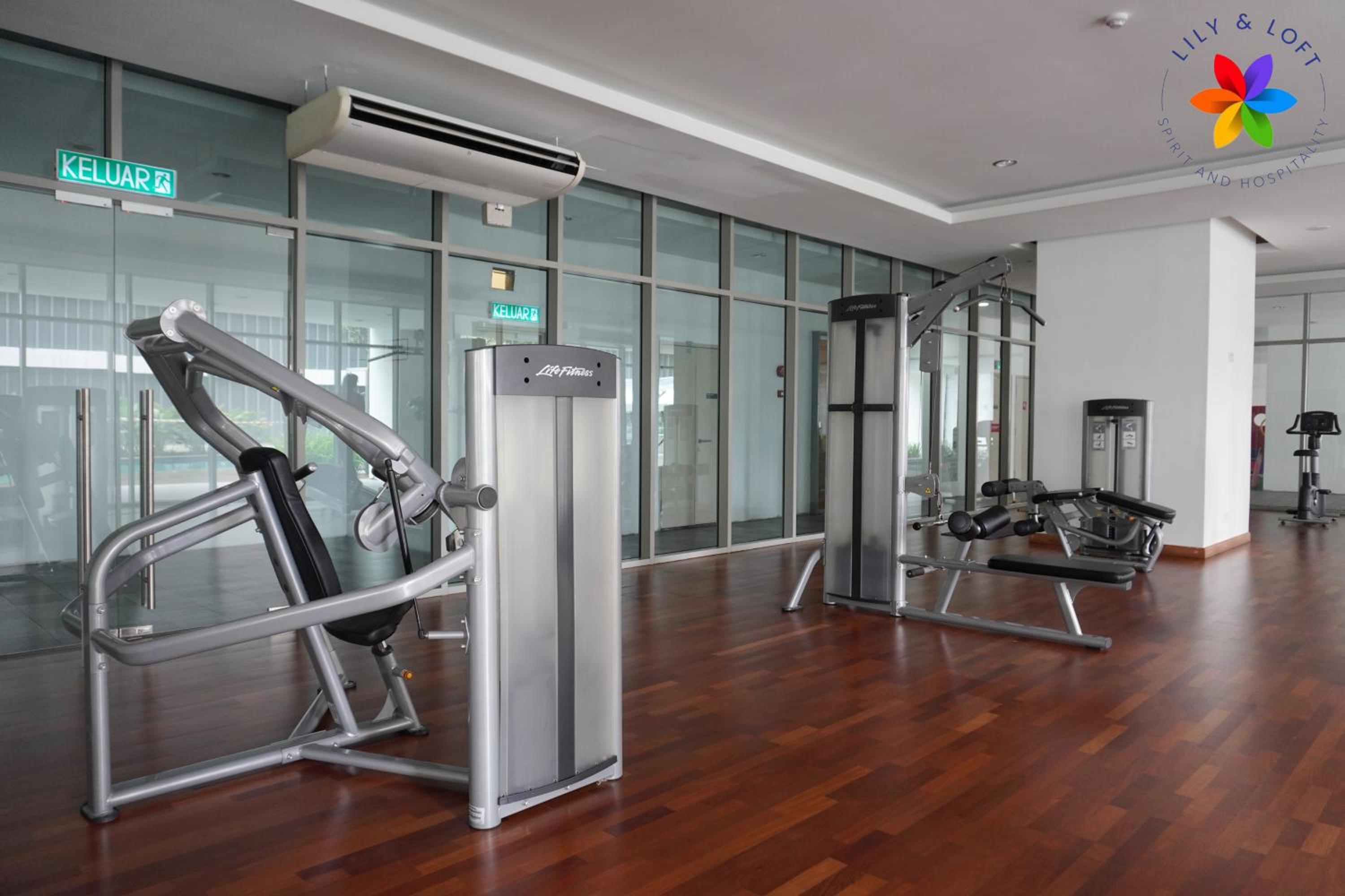Lily and Loft - KL Gateway Bangsar LRT, WIFI, Netflix