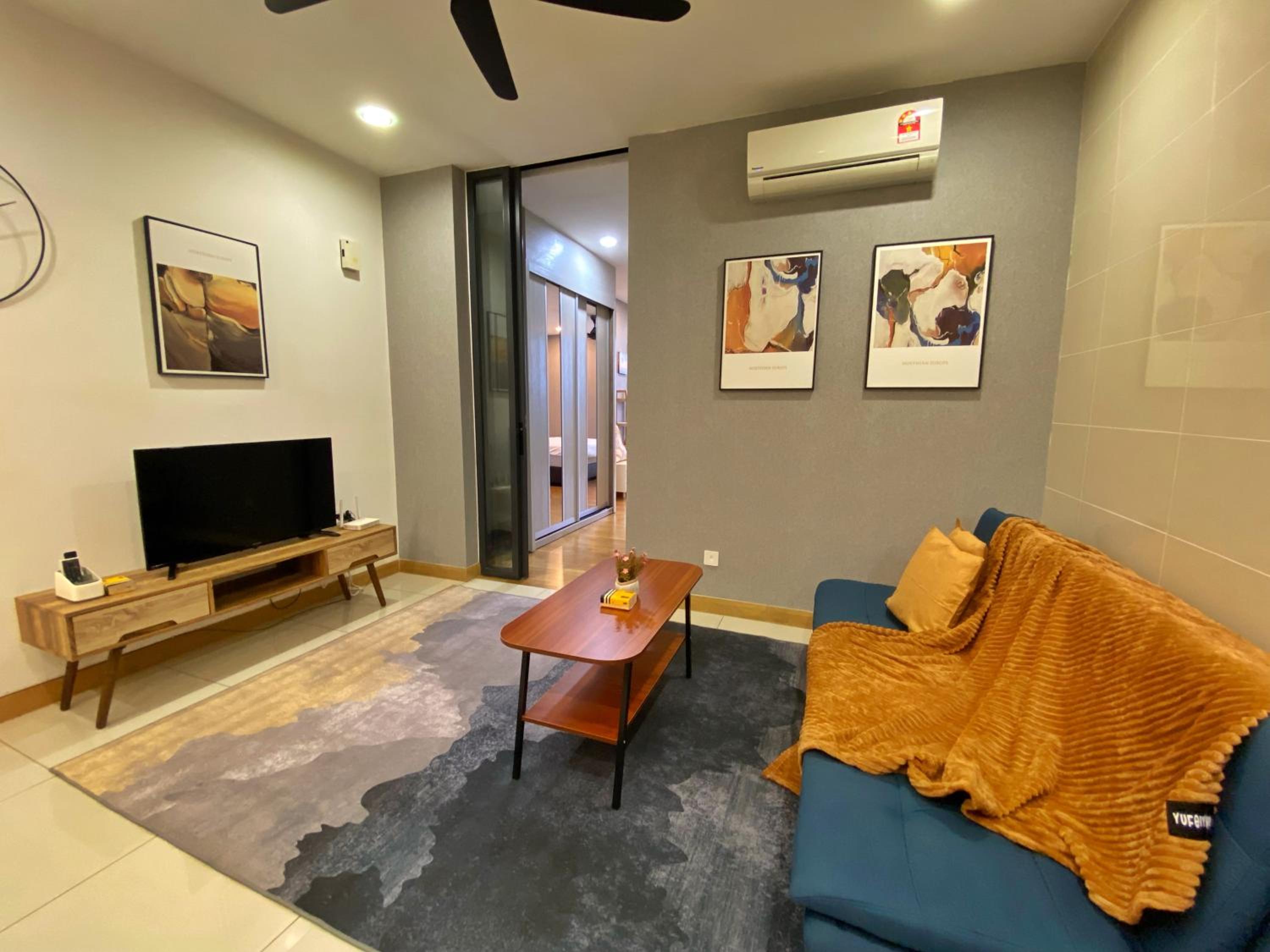 Lily and Loft - KL Gateway Bangsar LRT, WIFI, Netflix