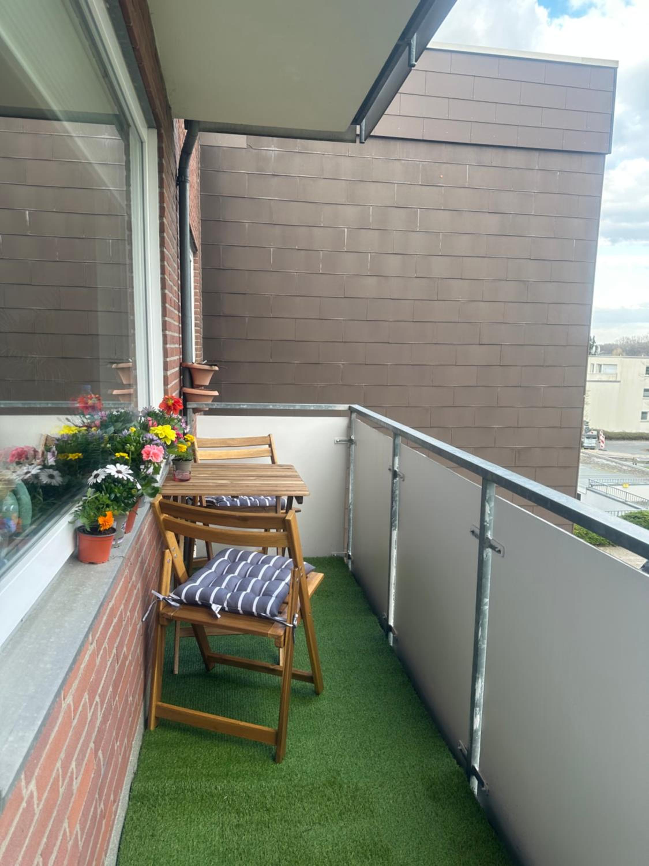 Helle mit Balkon 5 Minuten zum Pool 60q central ,otopark ,Netflix