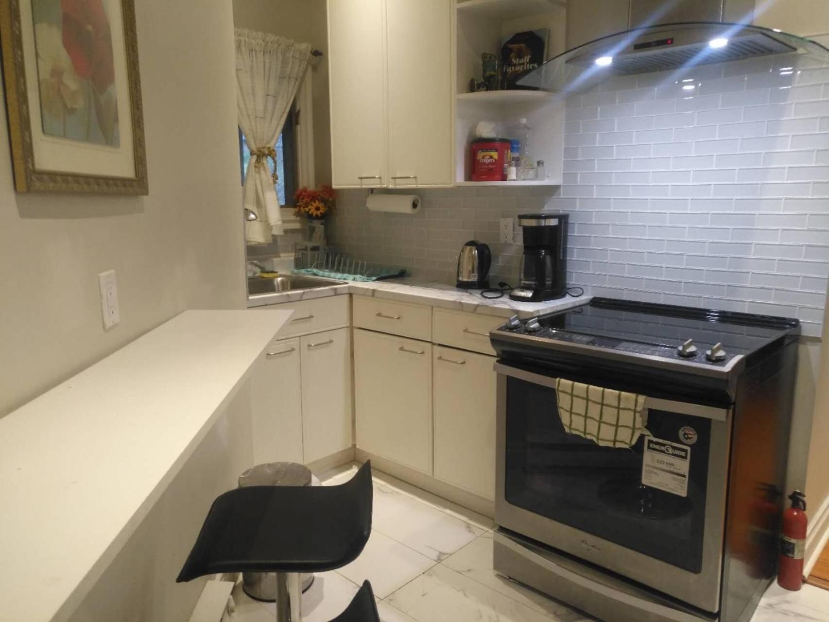Resort style entire guesthouse with kitchen-2 rooms