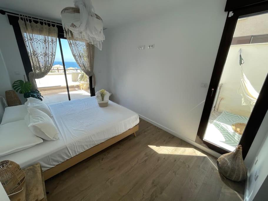 Luxury Designer Apartment - Unbeatable Sea Views