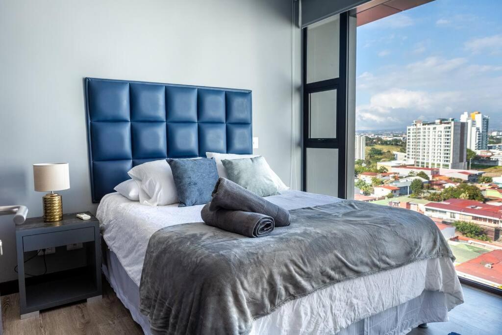 Rooftop and city view Aparment