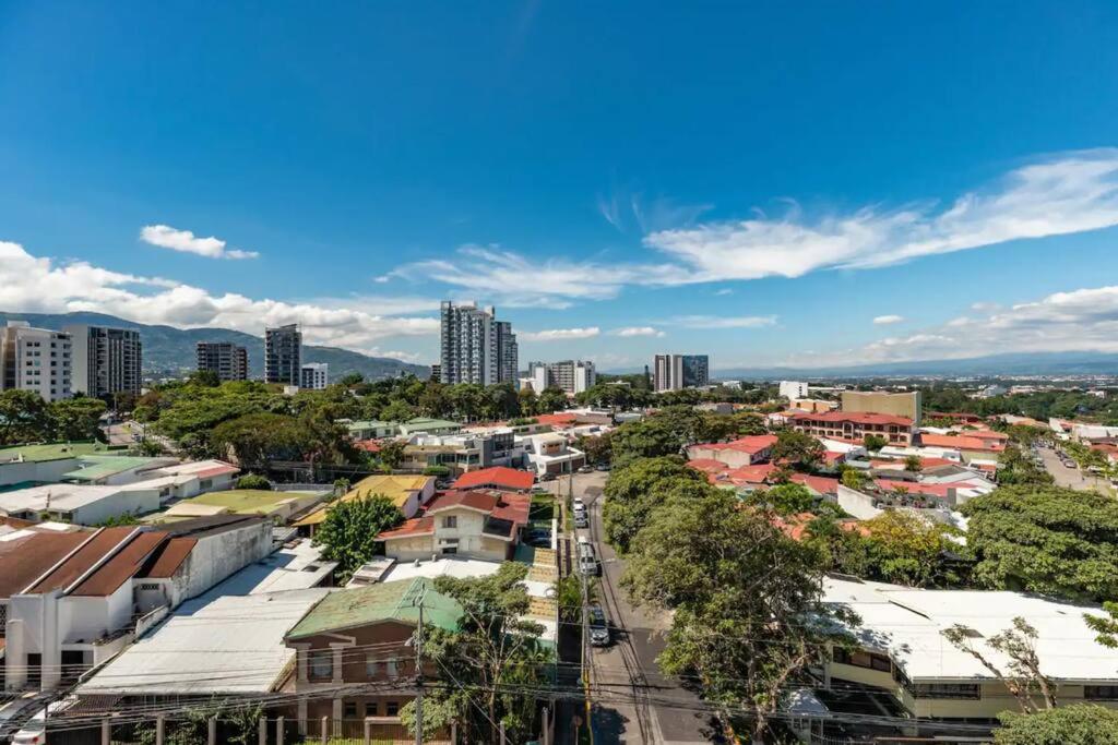 Rooftop and city view Aparment