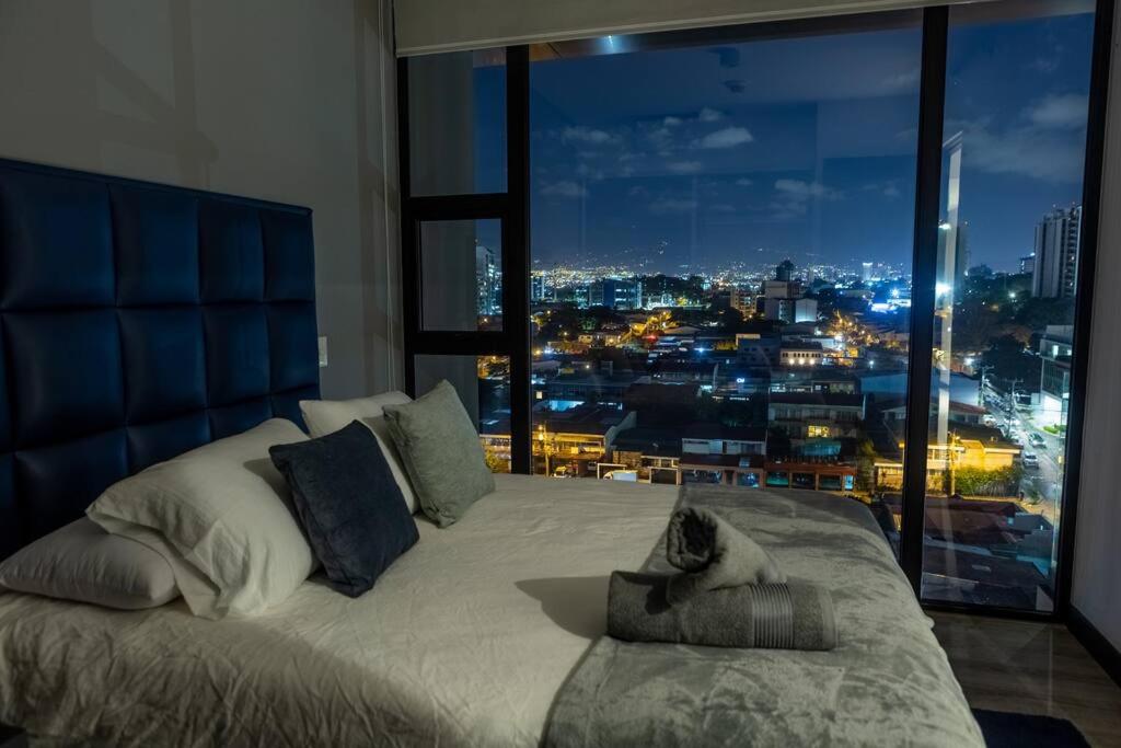 Rooftop and city view Aparment