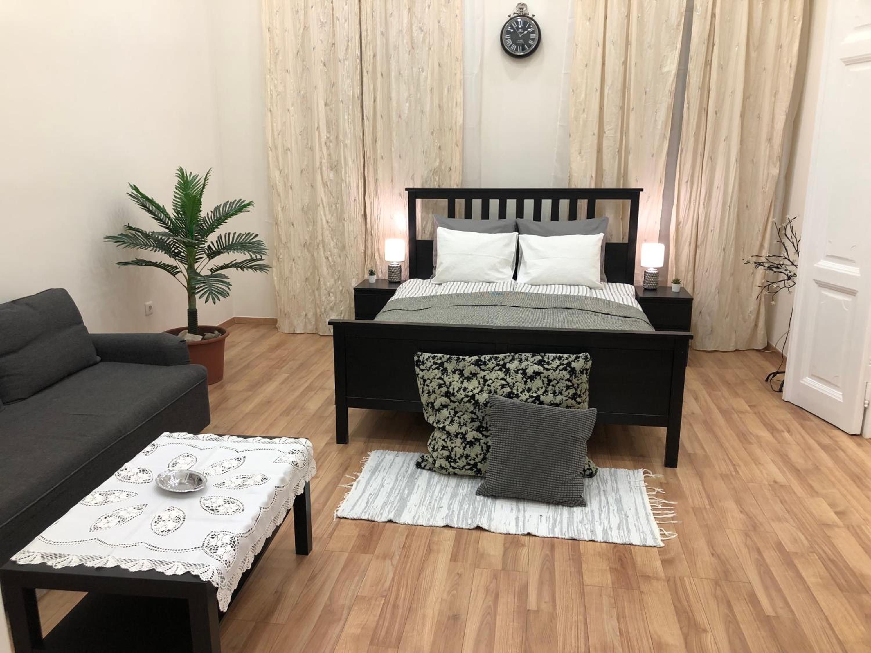 Dohány Central Apartment view 3