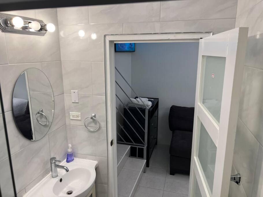 Luxury 1 Bedroom & Rooftop Pool unit #2