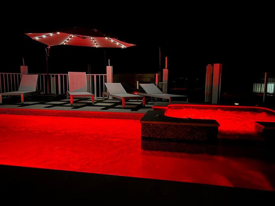 Luxury 1 Bedroom & Rooftop Pool unit #2