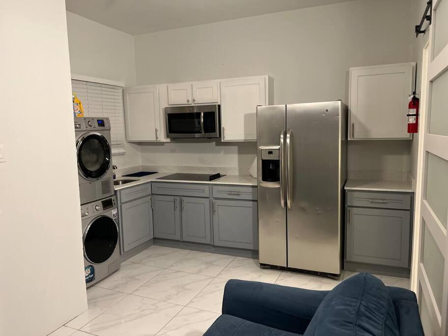Luxury 1 Bedroom & Rooftop Pool unit #2