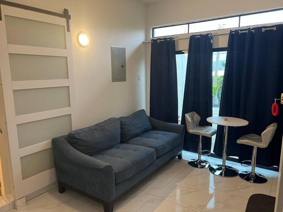 Luxury 1 Bedroom & Rooftop Pool unit #2