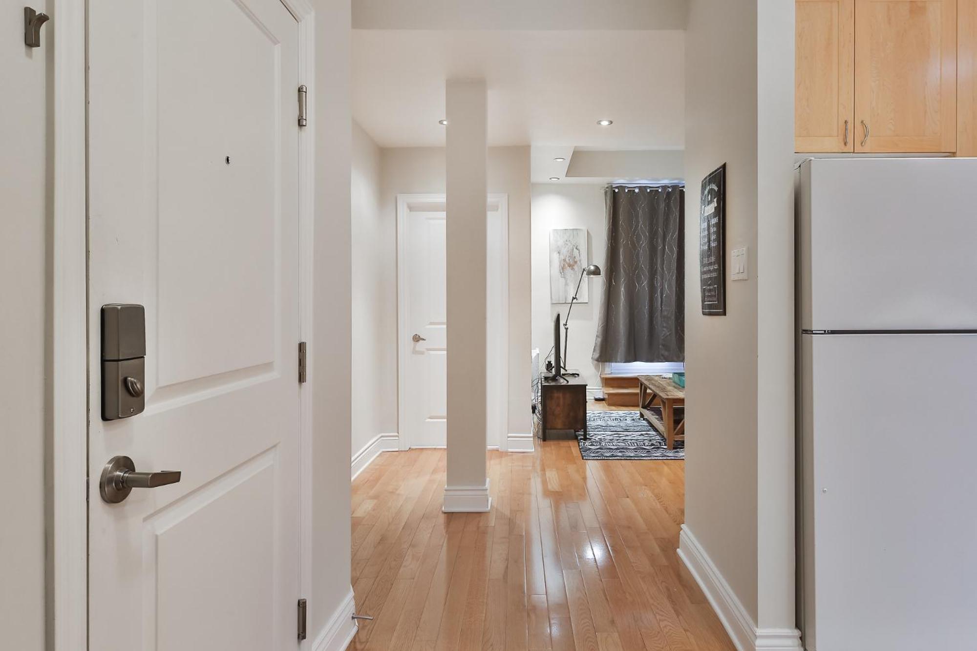 STUNNING full APARTMENTS - stocked KITCHENS - WASHER & DRYERS - WORKSPACE PROVIDED - FAST WIFI - LOCATED on the FAMOUS ST Denis street - Near METRO MONT RO