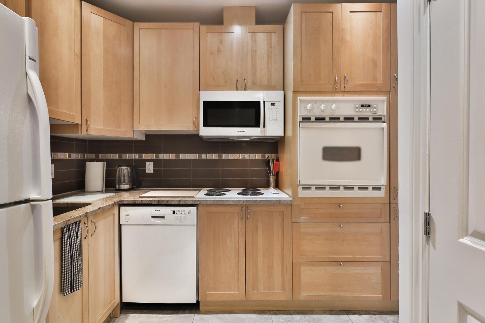 STUNNING full APARTMENTS - stocked KITCHENS - WASHER & DRYERS - WORKSPACE PROVIDED - FAST WIFI - LOCATED on the FAMOUS ST Denis street - Near METRO MONT RO