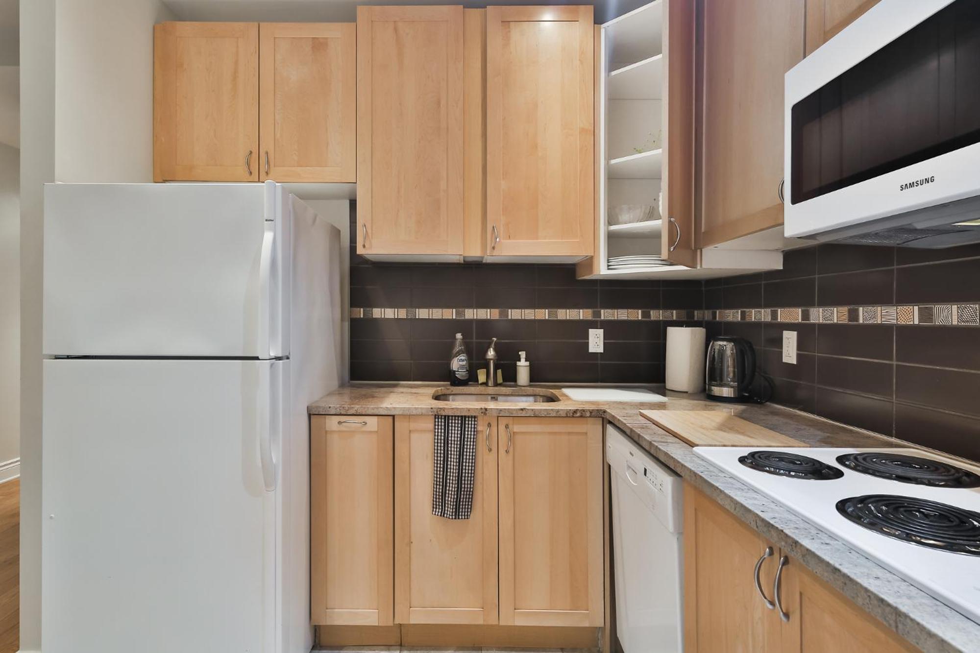 STUNNING full APARTMENTS - stocked KITCHENS - WASHER & DRYERS - WORKSPACE PROVIDED - FAST WIFI - LOCATED on the FAMOUS ST Denis street - Near METRO MONT RO