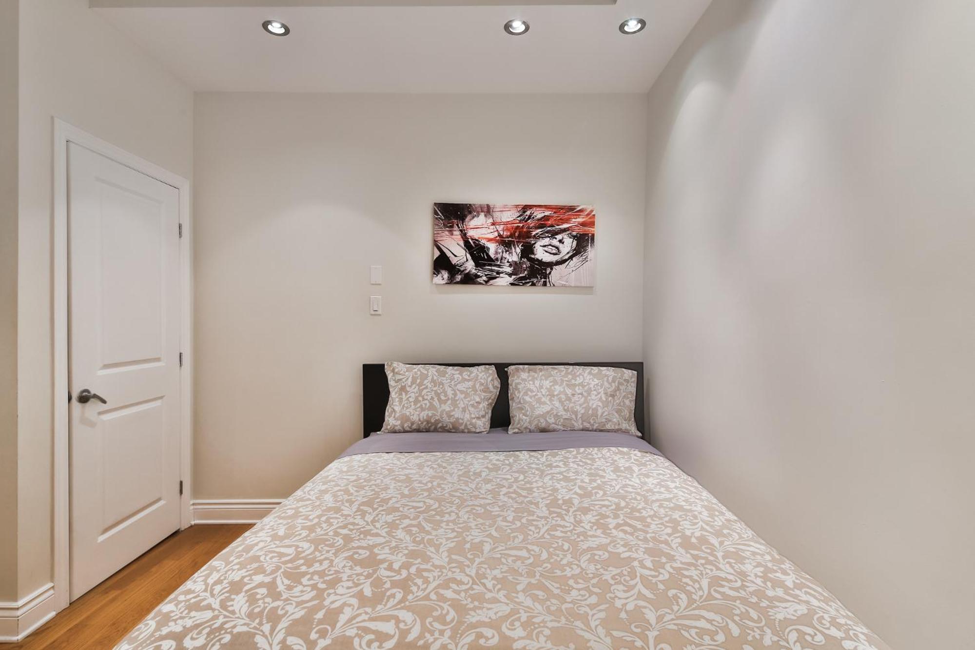 STUNNING full APARTMENTS - stocked KITCHENS - WASHER & DRYERS - WORKSPACE PROVIDED - FAST WIFI - LOCATED on the FAMOUS ST Denis street - Near METRO MONT RO