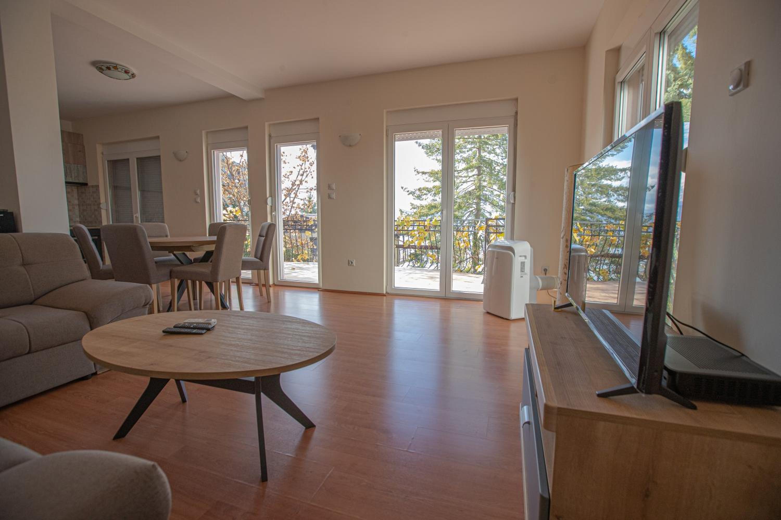 Apartmanents Valentino-Naselba Konjsko view 3