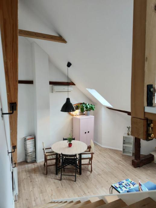 Art / Peaceful / Historical city center apartment view 4