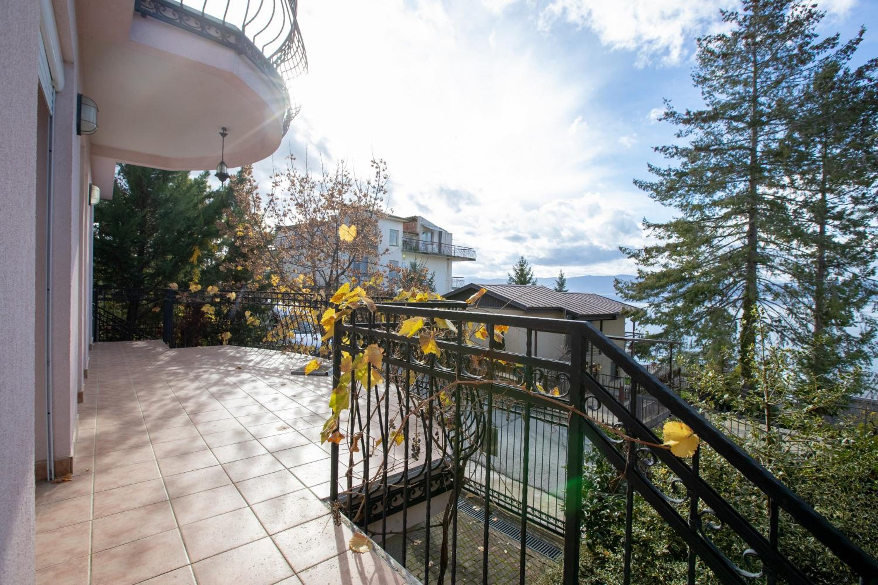 Apartmanents Valentino-Naselba Konjsko view 2
