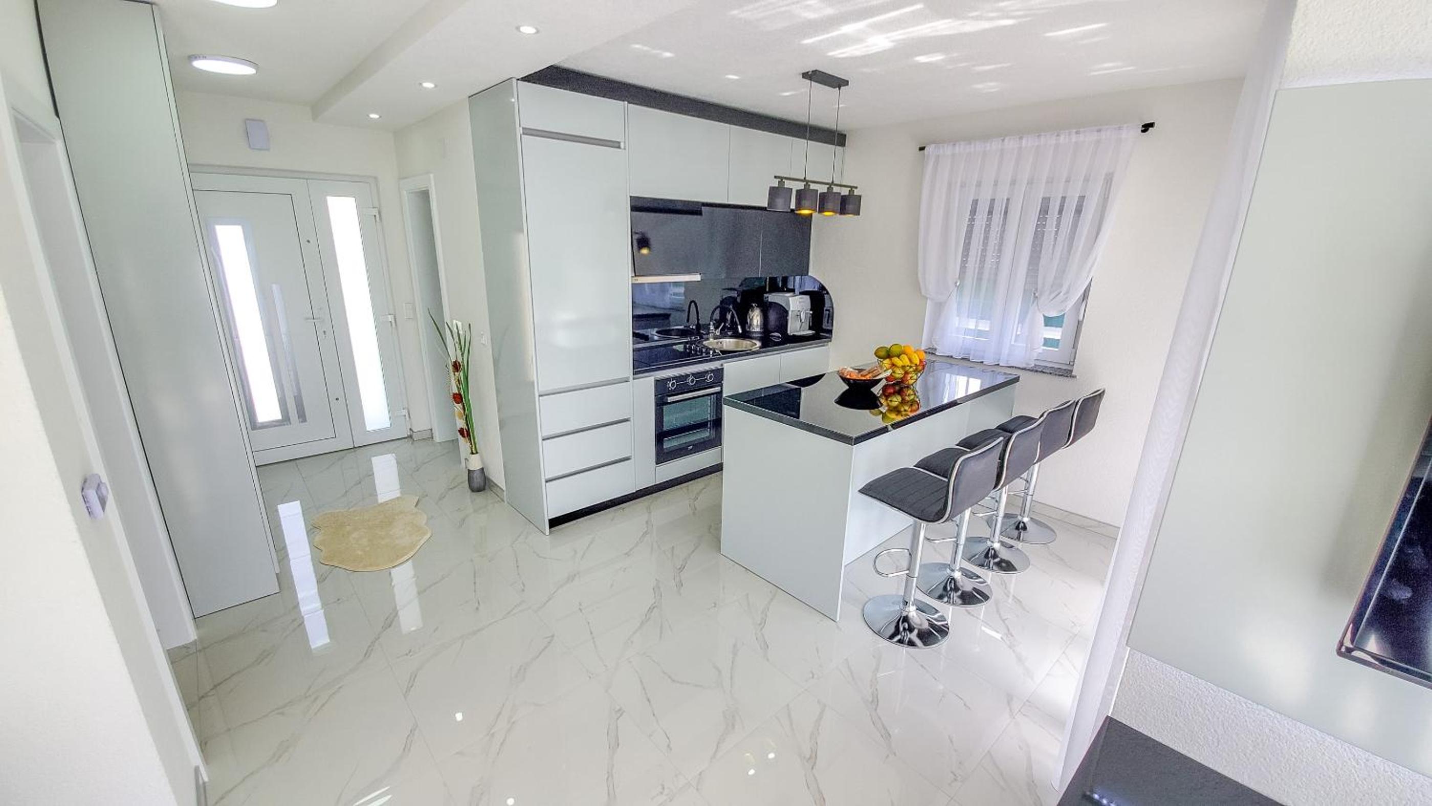 House De Luxe