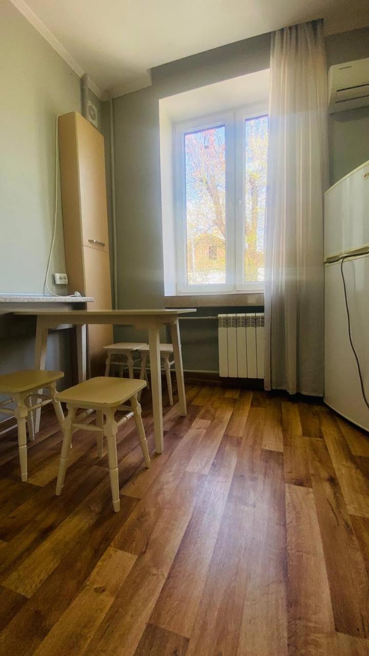 2-room apartment Tynystanov 231 view 2