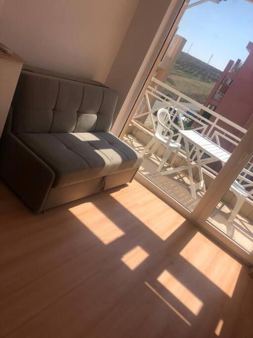 Snug Studio Apt, Sunny Day 6