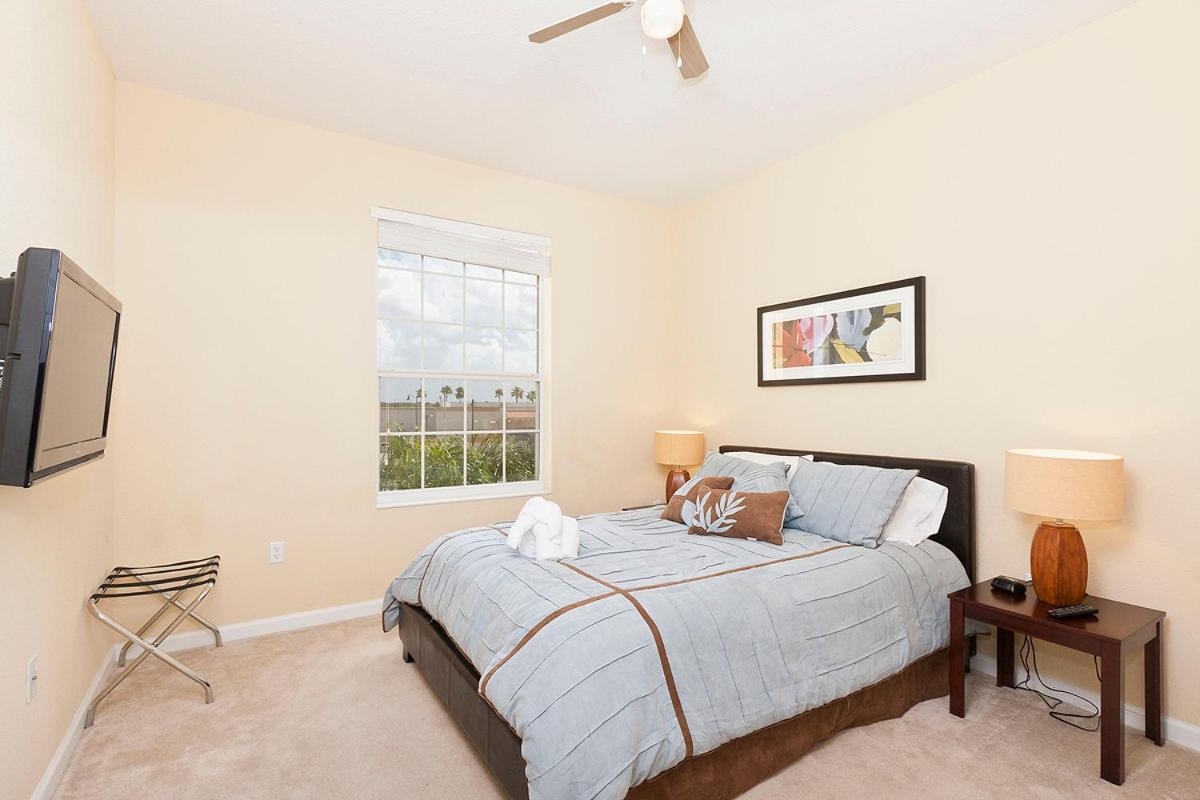 Modern Condo 5min to Conv Center with balcony