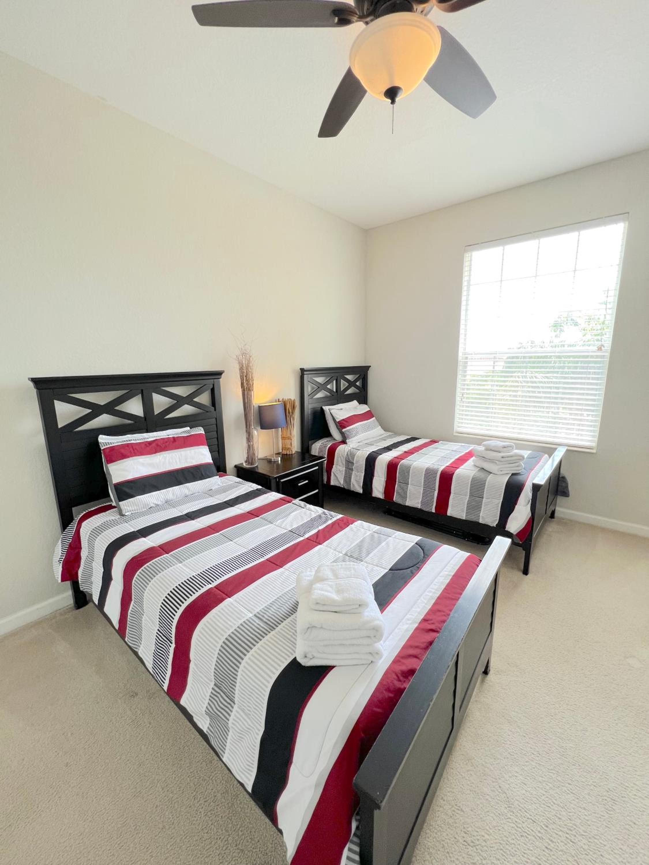 Modern Condo 5min to Conv Center with balcony