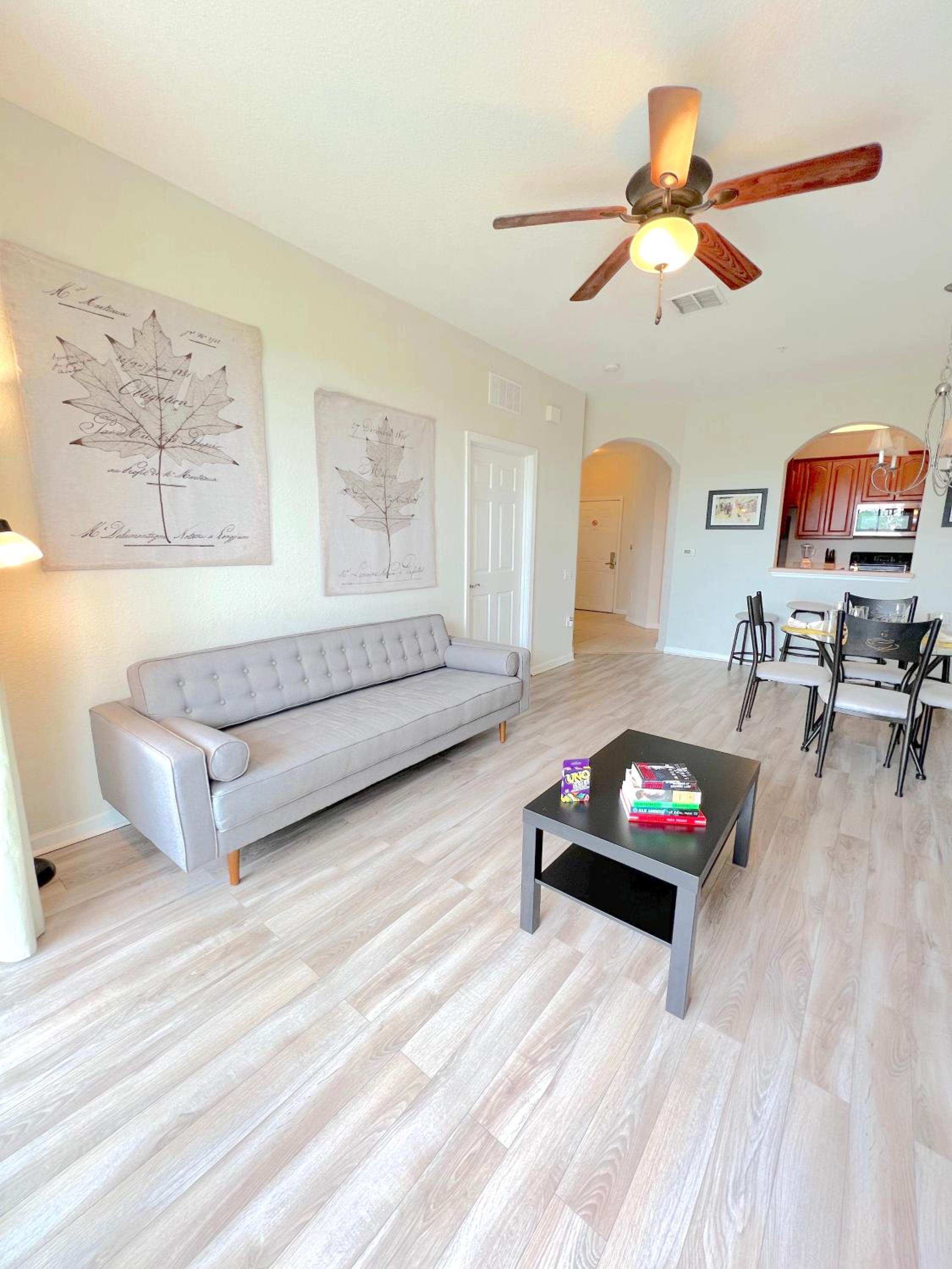 Modern Condo 5min to Conv Center with balcony