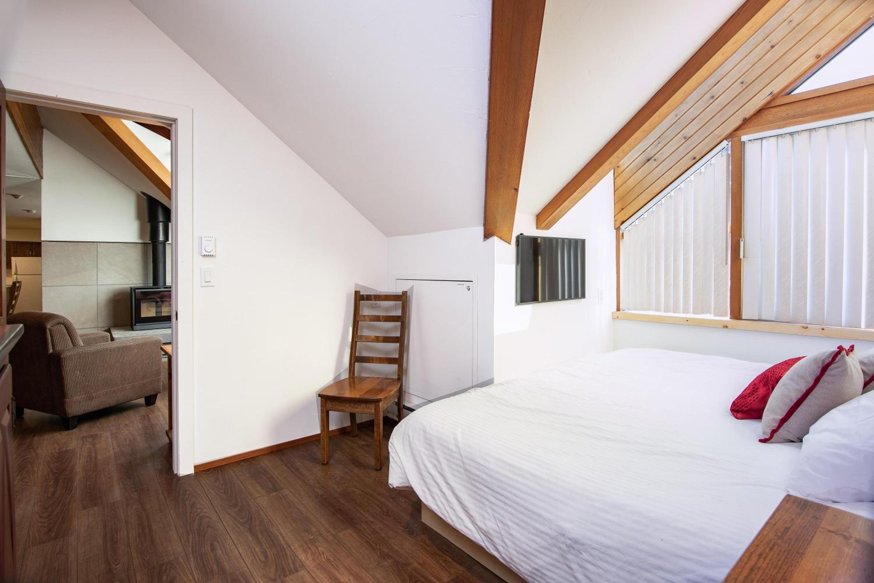 Fitzsimmons B - Private Sauna, Located in the Heart of Whistler Village