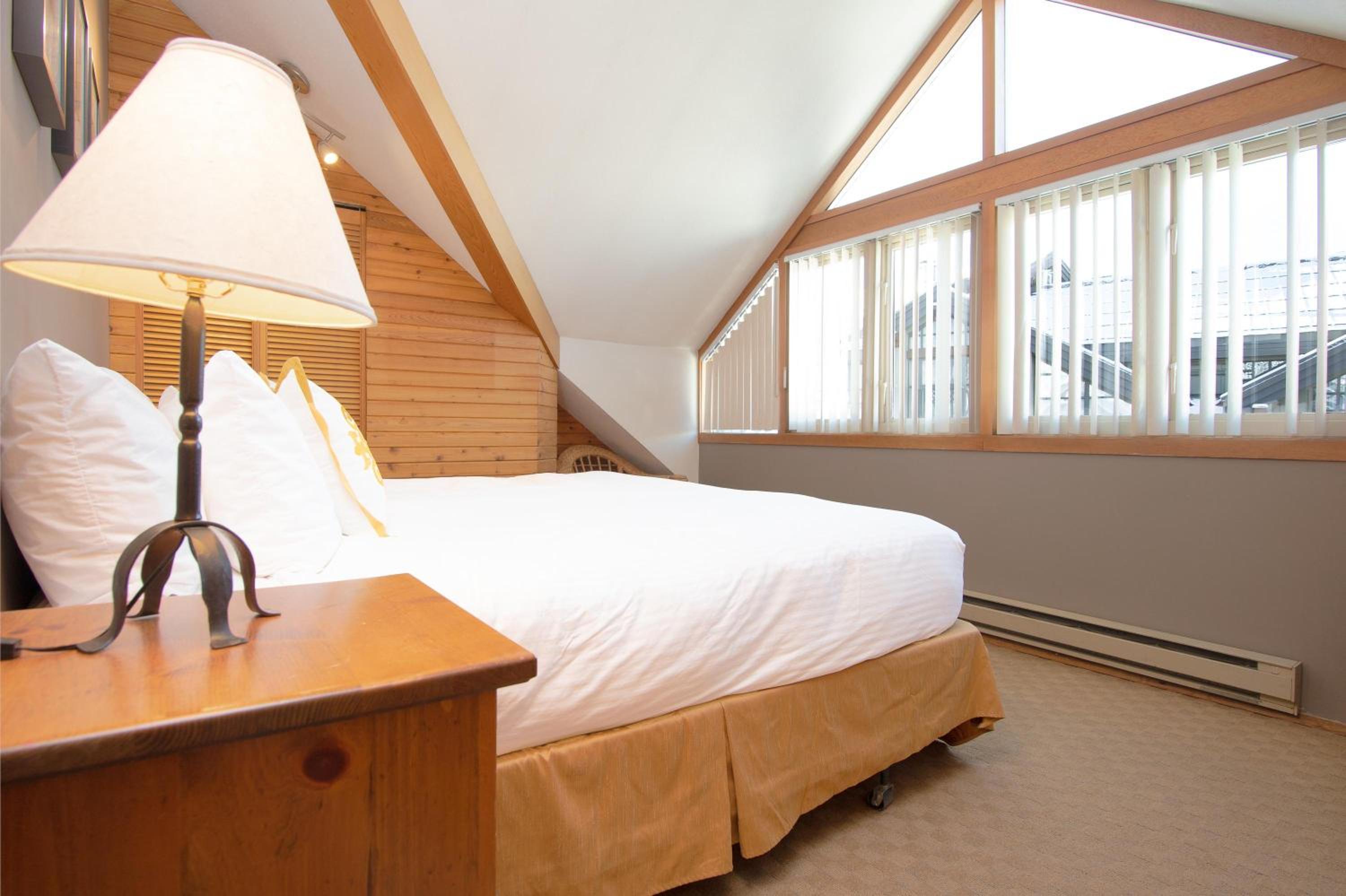 Fitzsimmons B - Private Sauna, Located in the Heart of Whistler Village