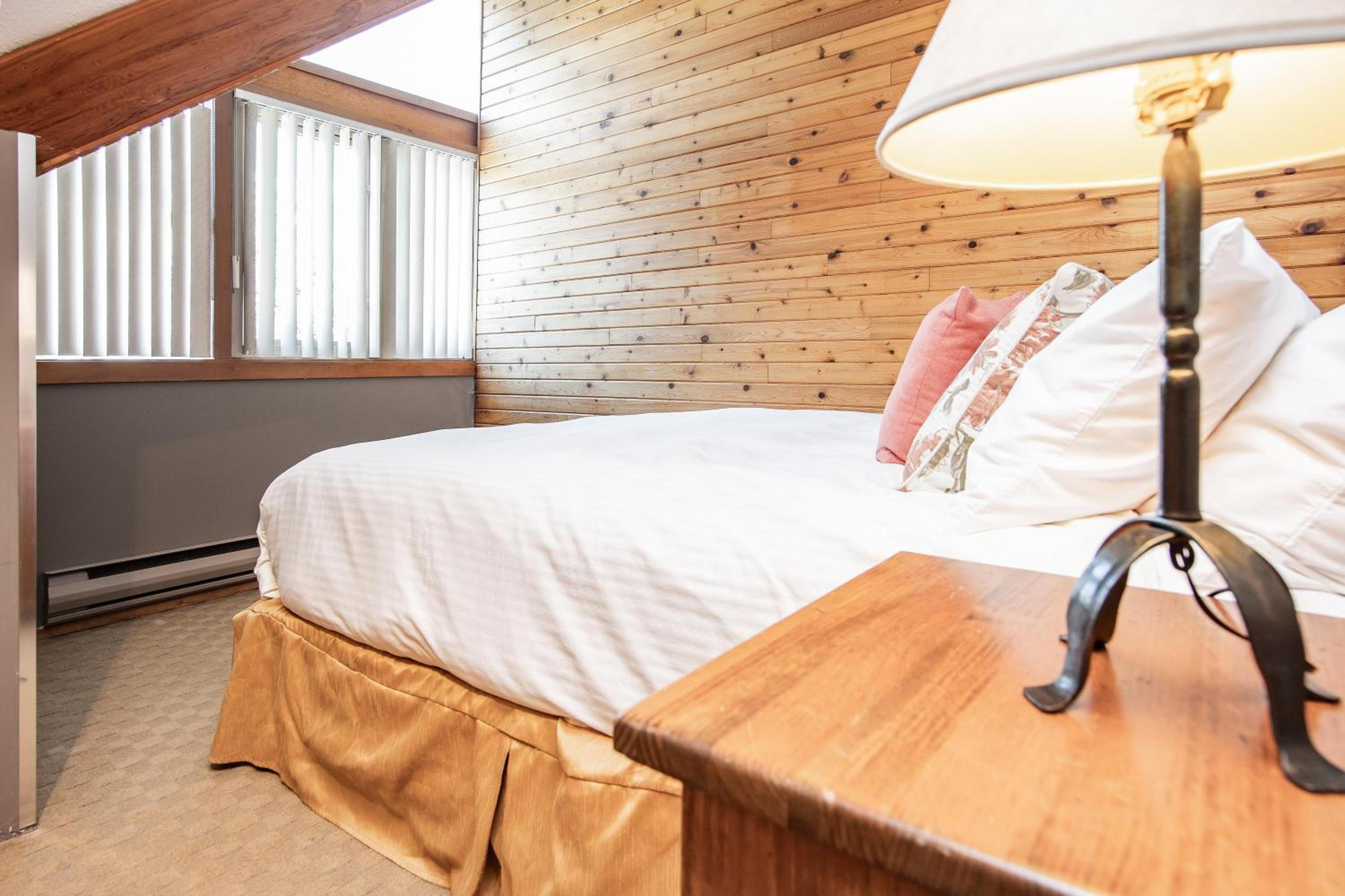 Fitzsimmons B - Private Sauna, Located in the Heart of Whistler Village