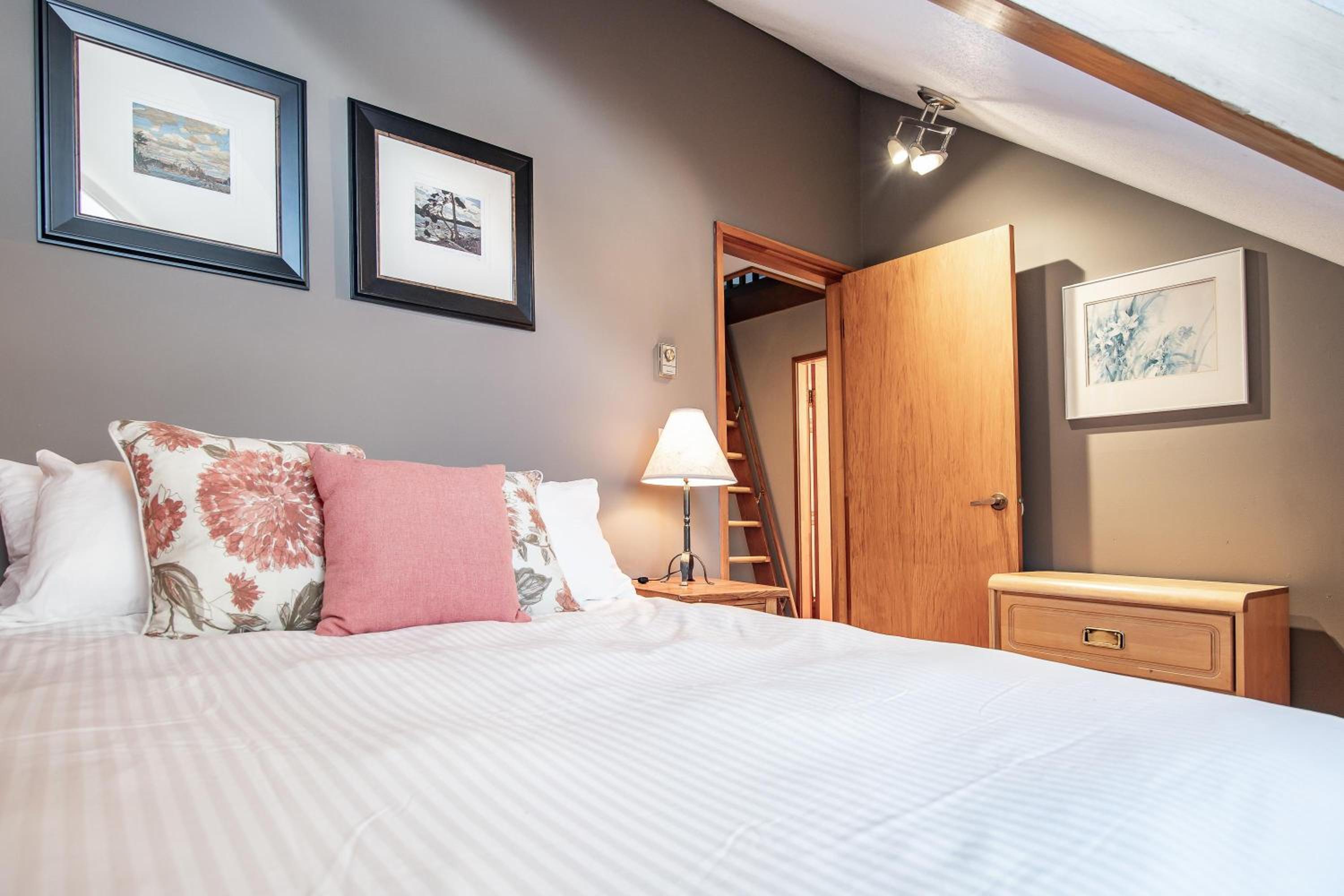 Fitzsimmons B - Private Sauna, Located in the Heart of Whistler Village