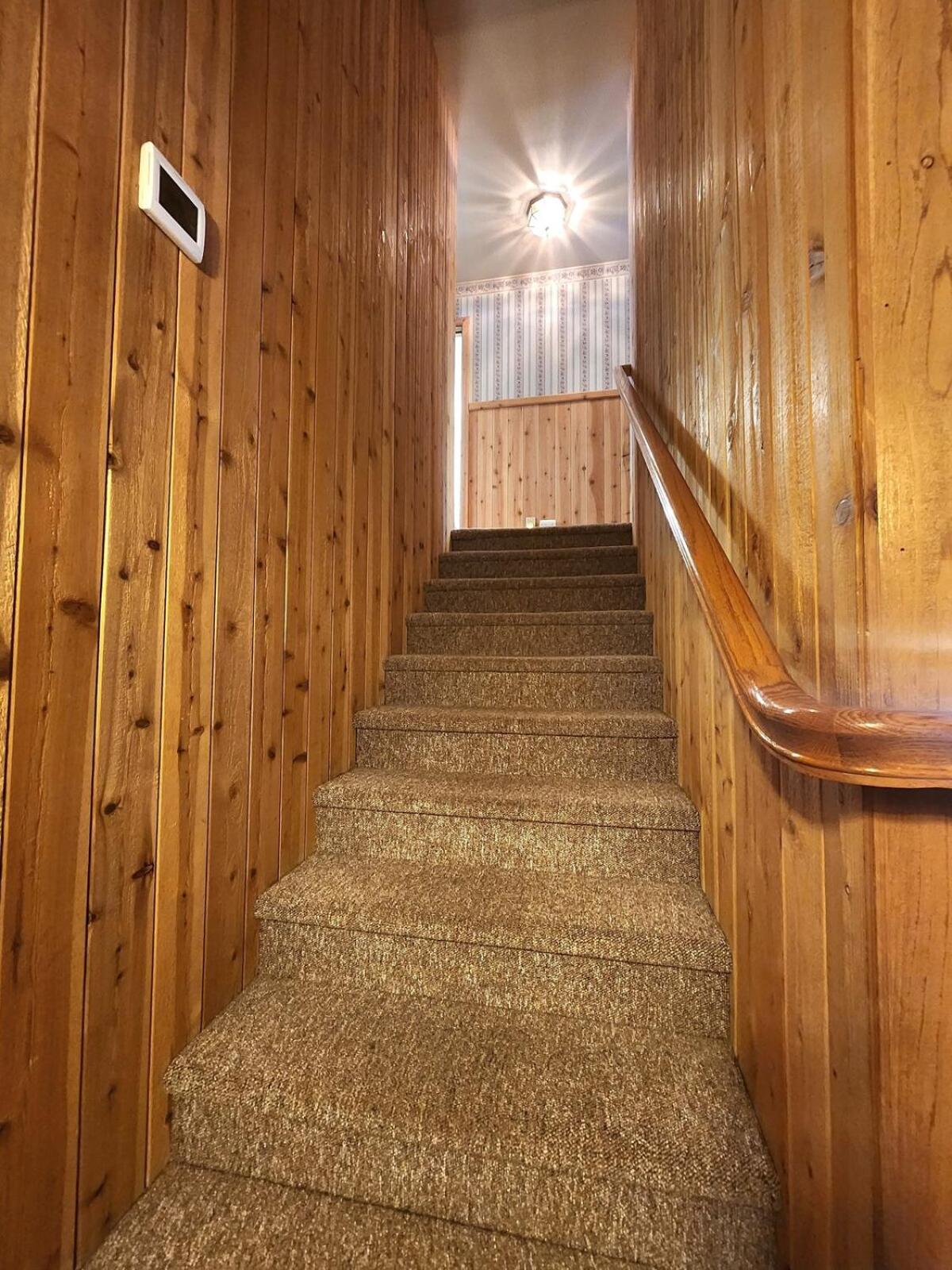 Toste Cabin- Spacious 3BR Cabin in East Village! view 3