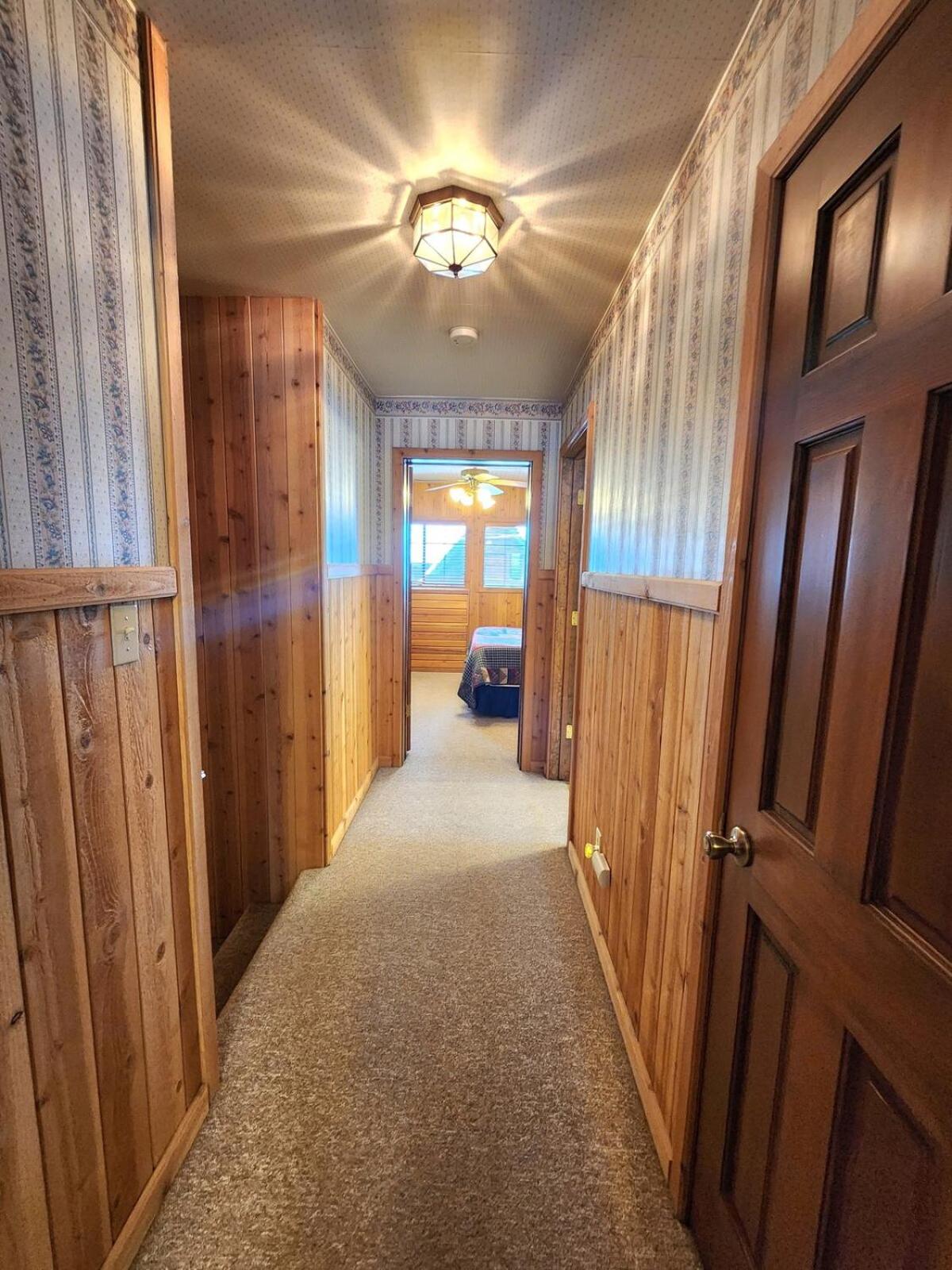 Toste Cabin- Spacious 3BR Cabin in East Village! view 4