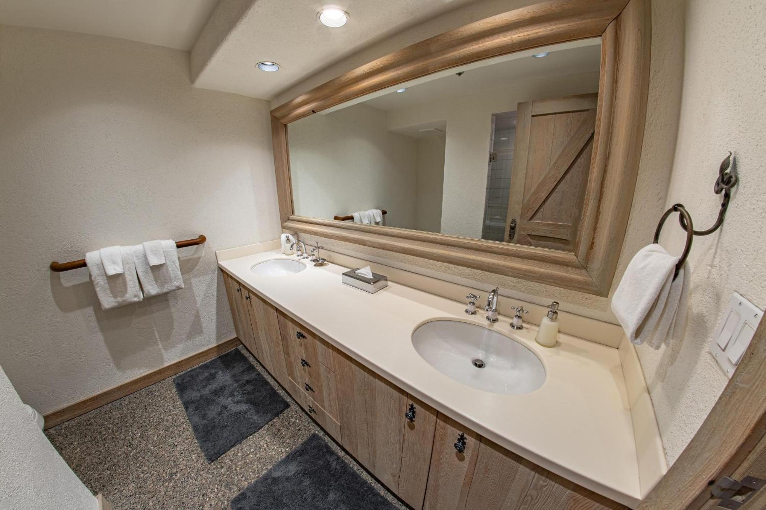 Pinnacle Ridge 05 - Ski In Ski Out, Private Hot Tub, Gas Fireplace