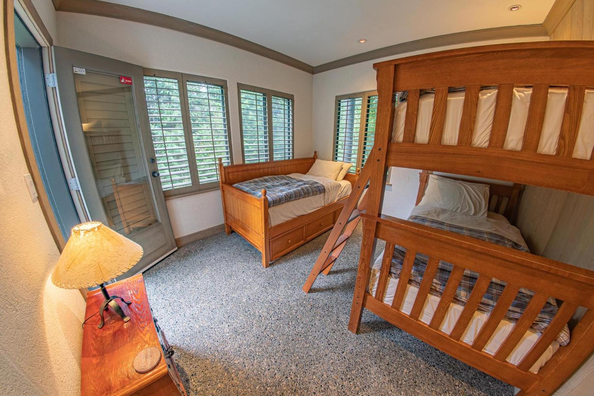 Pinnacle Ridge 05 - Ski In Ski Out, Private Hot Tub, Gas Fireplace
