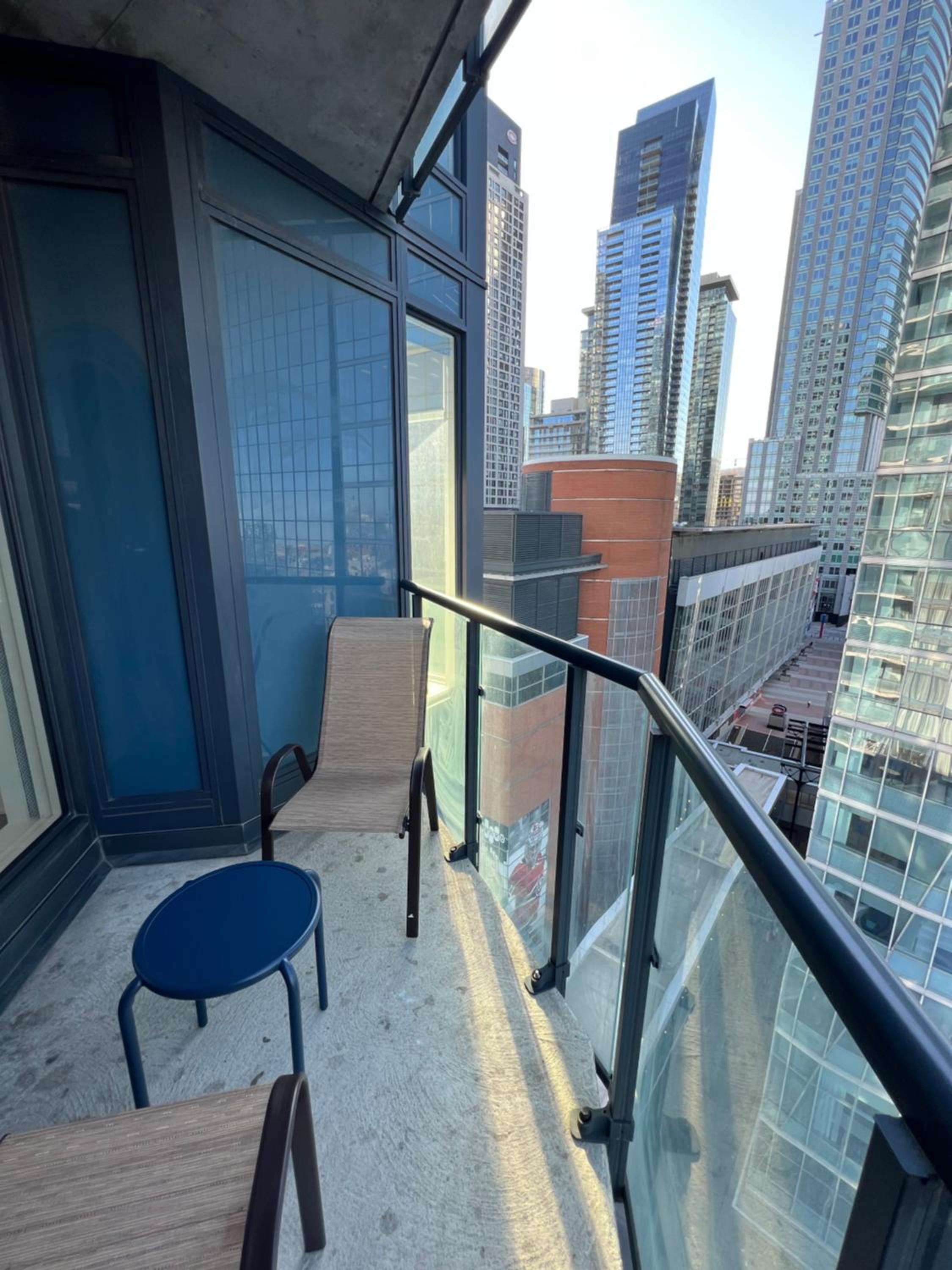 Beautiful one bedroom downtown Condo with pool and free parking