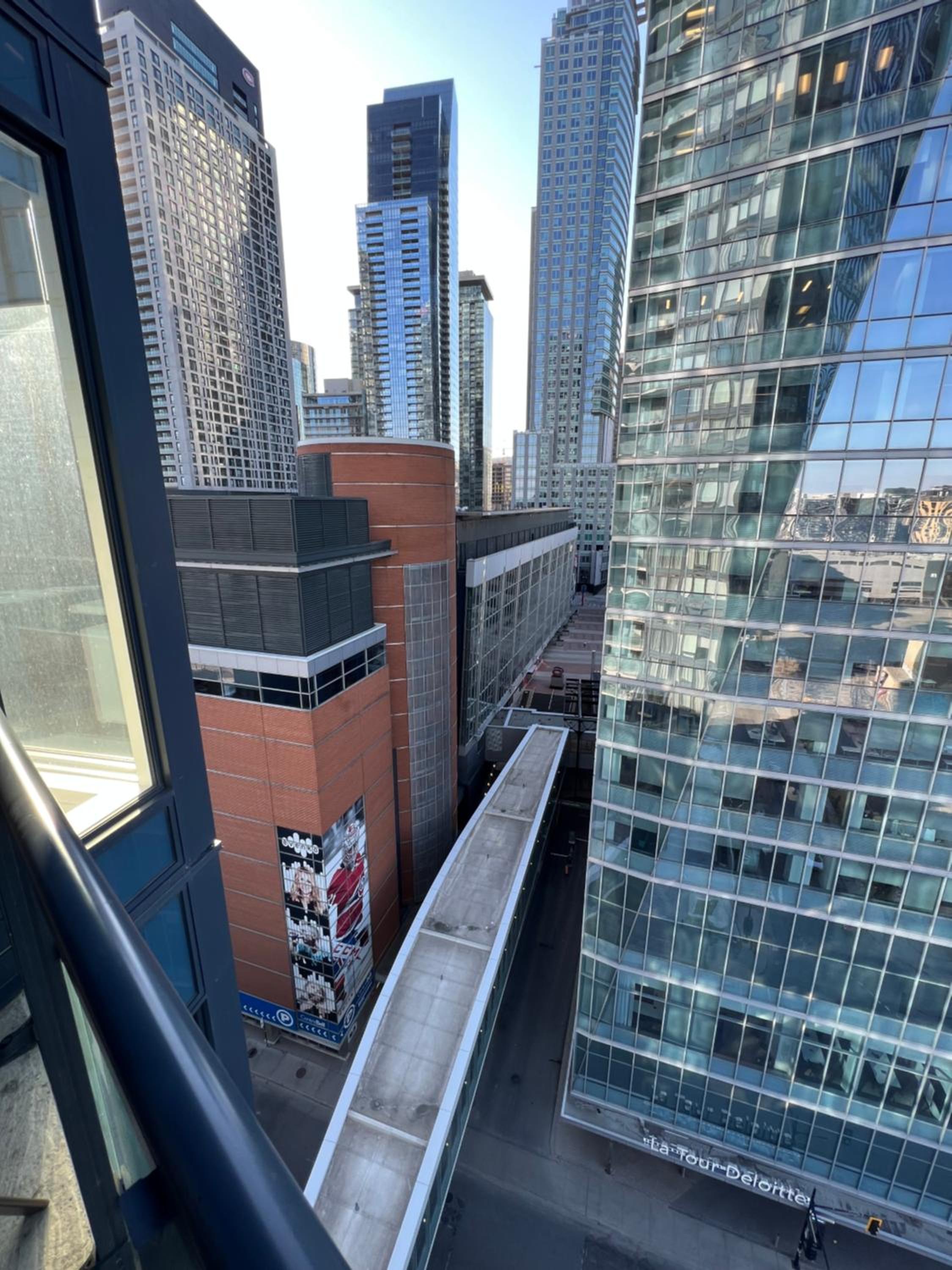 Beautiful one bedroom downtown Condo with pool and free parking