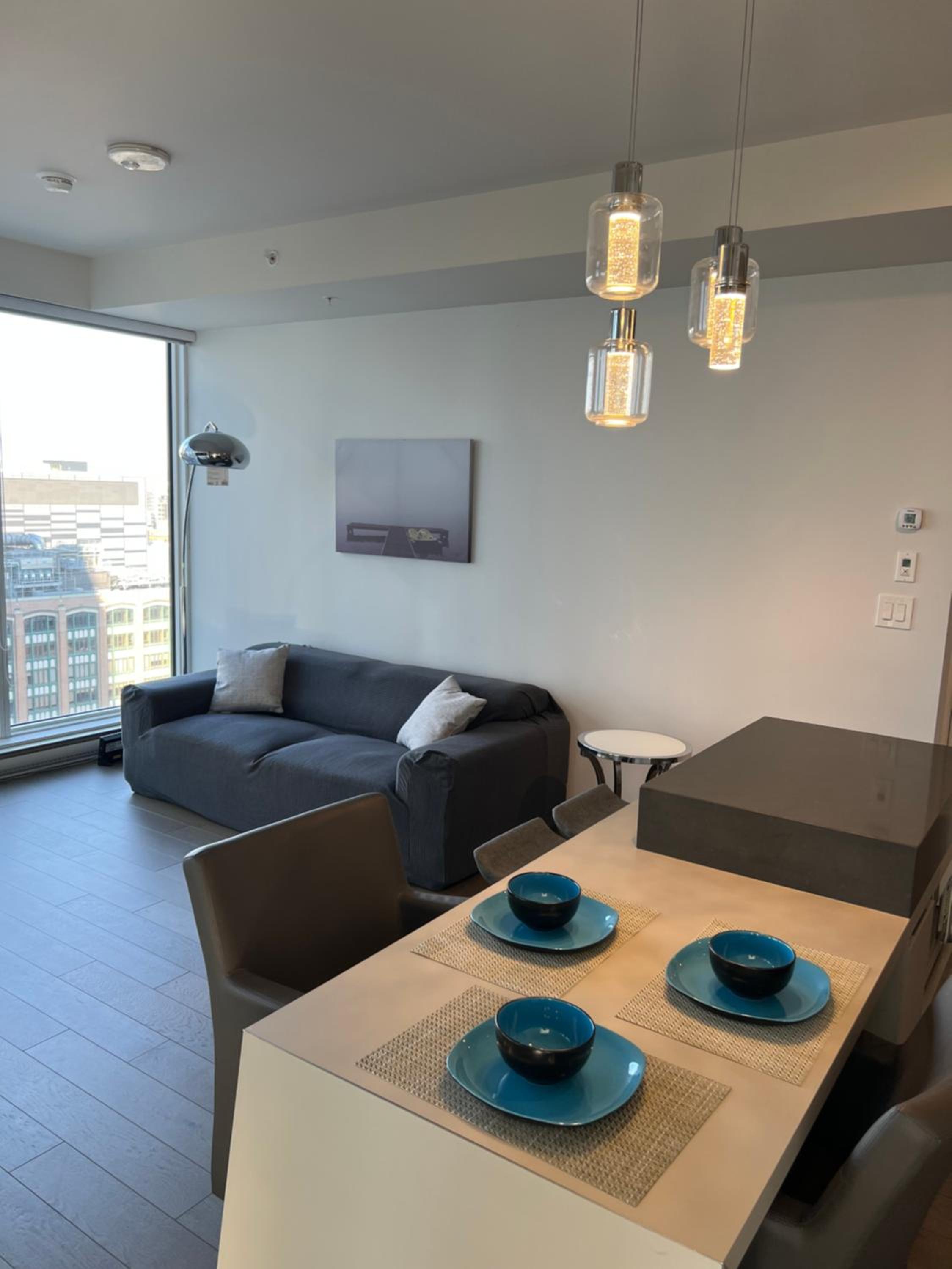 Beautiful one bedroom downtown Condo with pool and free parking