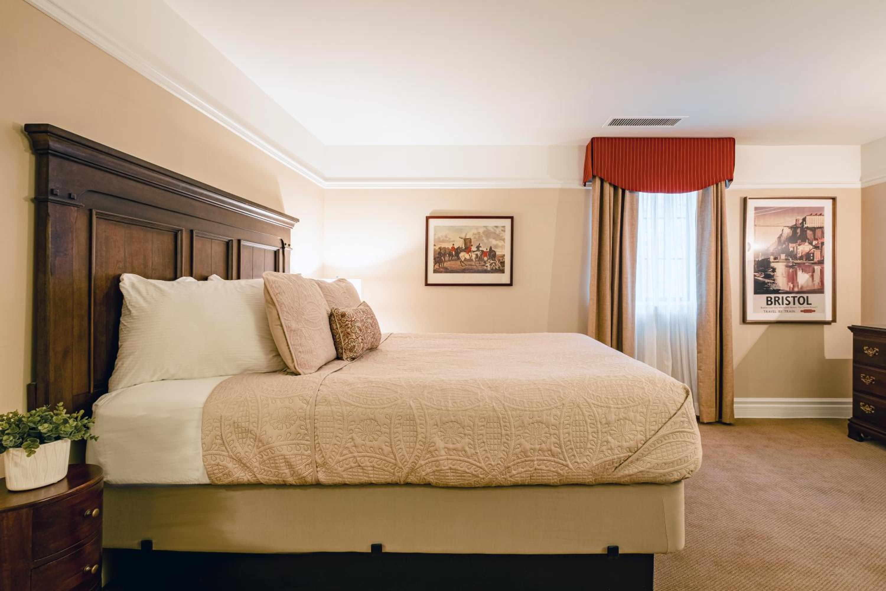 Red Coach Inn