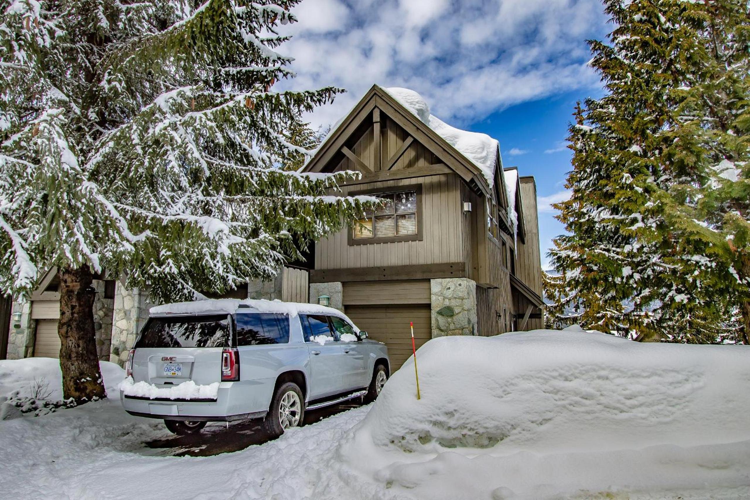 Pinnacle Ridge 34 - Ski In Ski Out, Private Hot Tub, Recently Renovated, Gas Fireplace