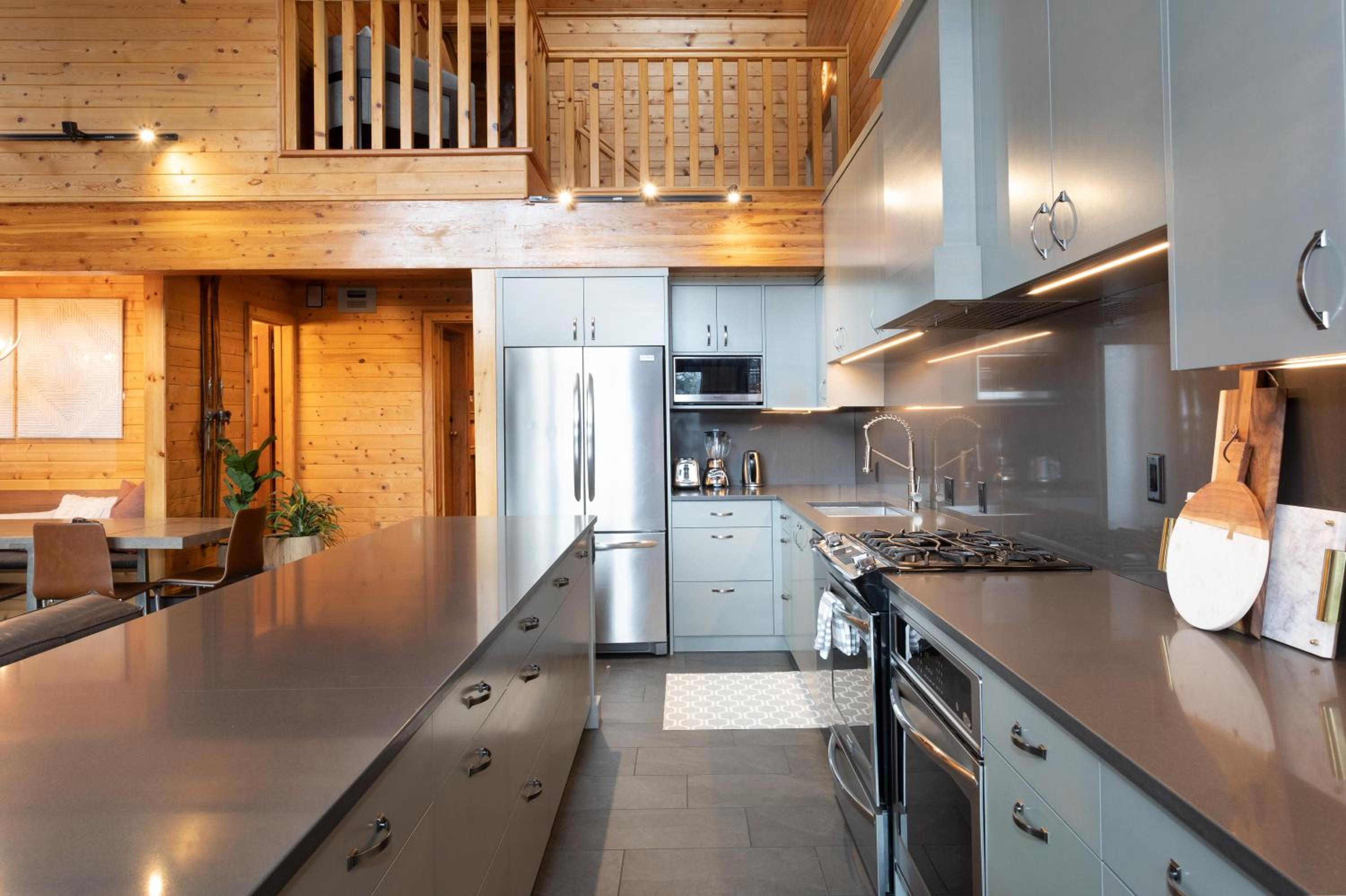 Pinnacle Ridge 34 - Ski In Ski Out, Private Hot Tub, Recently Renovated, Gas Fireplace