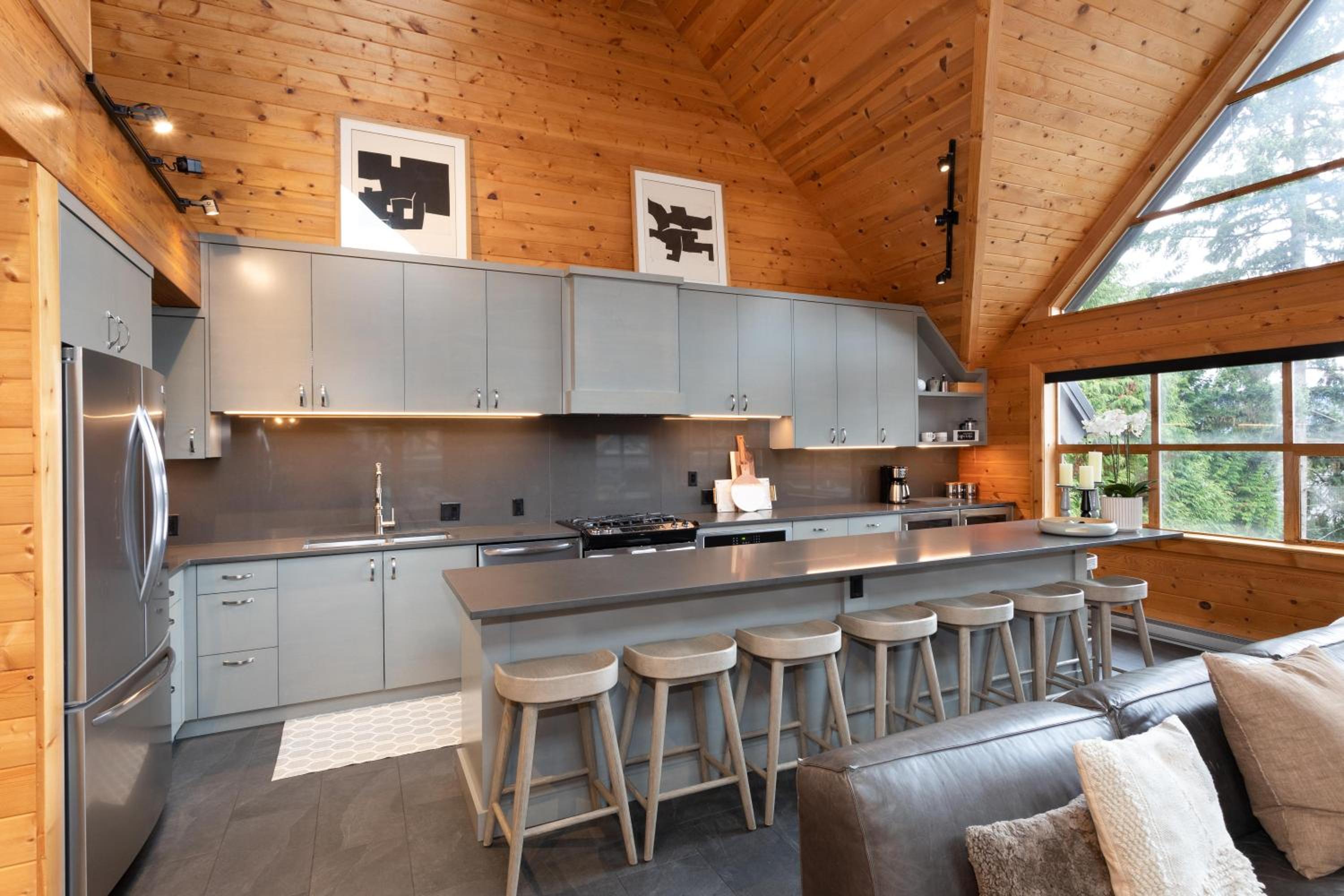Pinnacle Ridge 34 - Ski In Ski Out, Private Hot Tub, Recently Renovated, Gas Fireplace