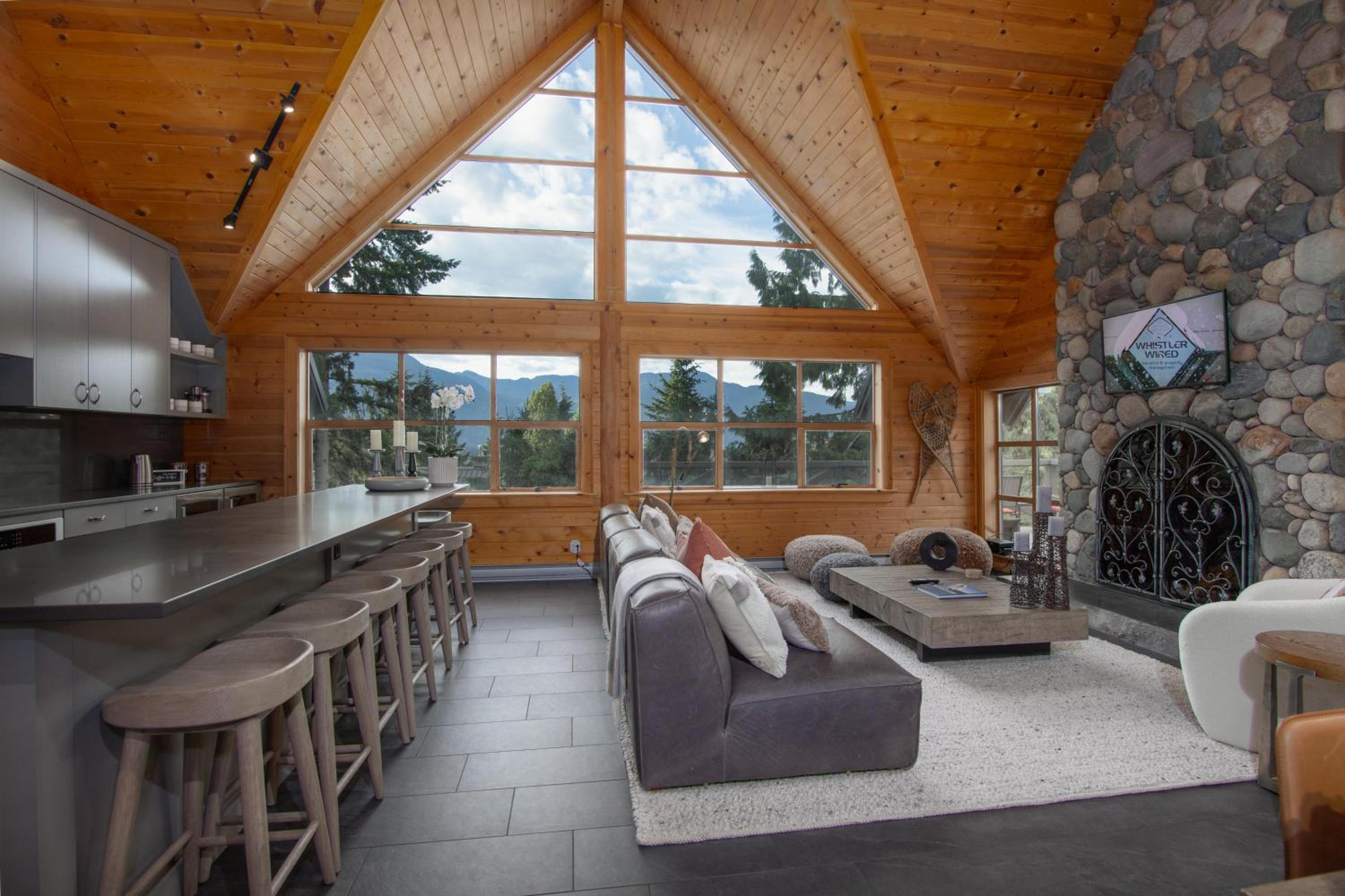Pinnacle Ridge 34 - Ski In Ski Out, Private Hot Tub, Recently Renovated, Gas Fireplace