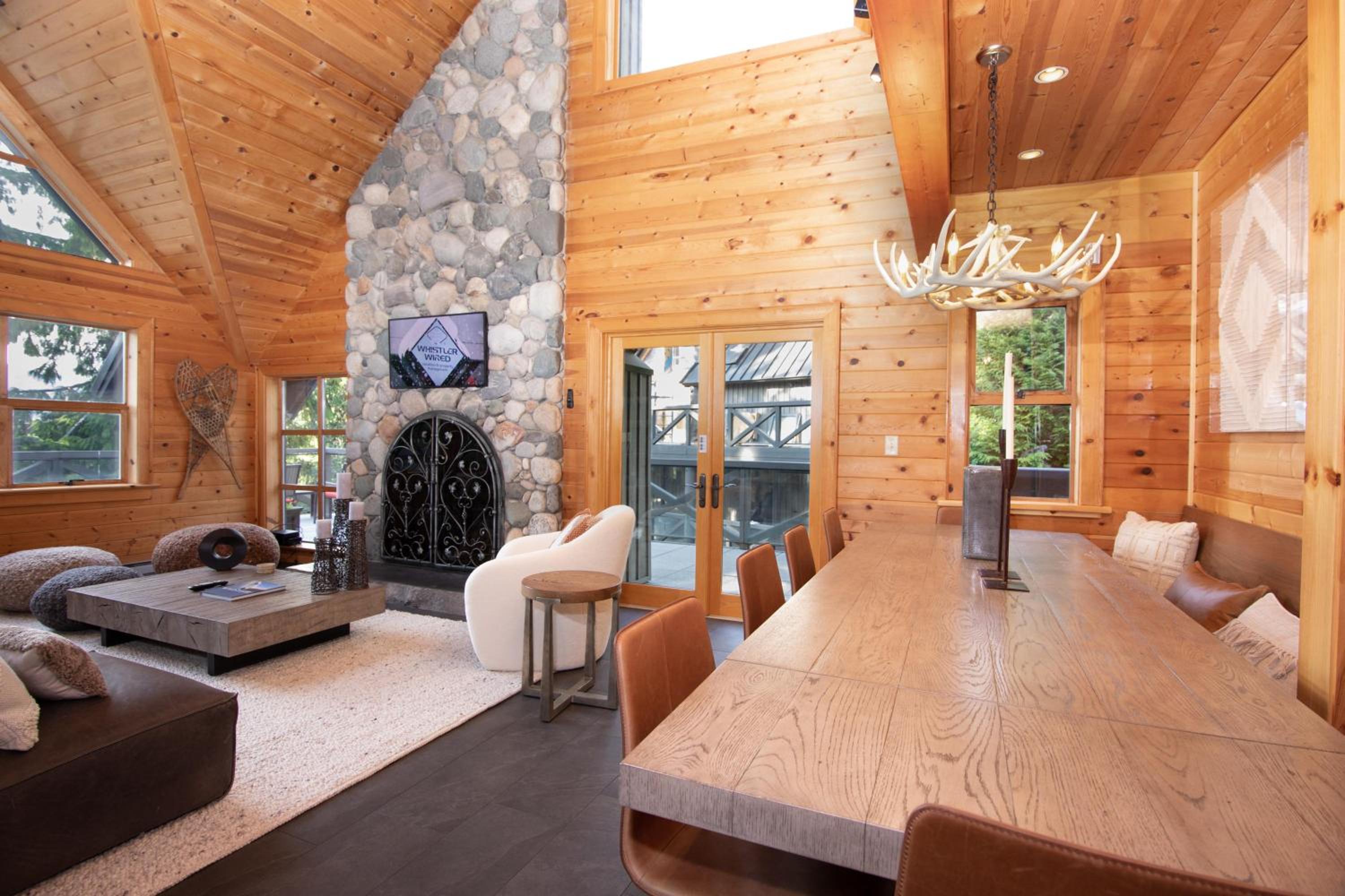 Pinnacle Ridge 34 - Ski In Ski Out, Private Hot Tub, Recently Renovated, Gas Fireplace