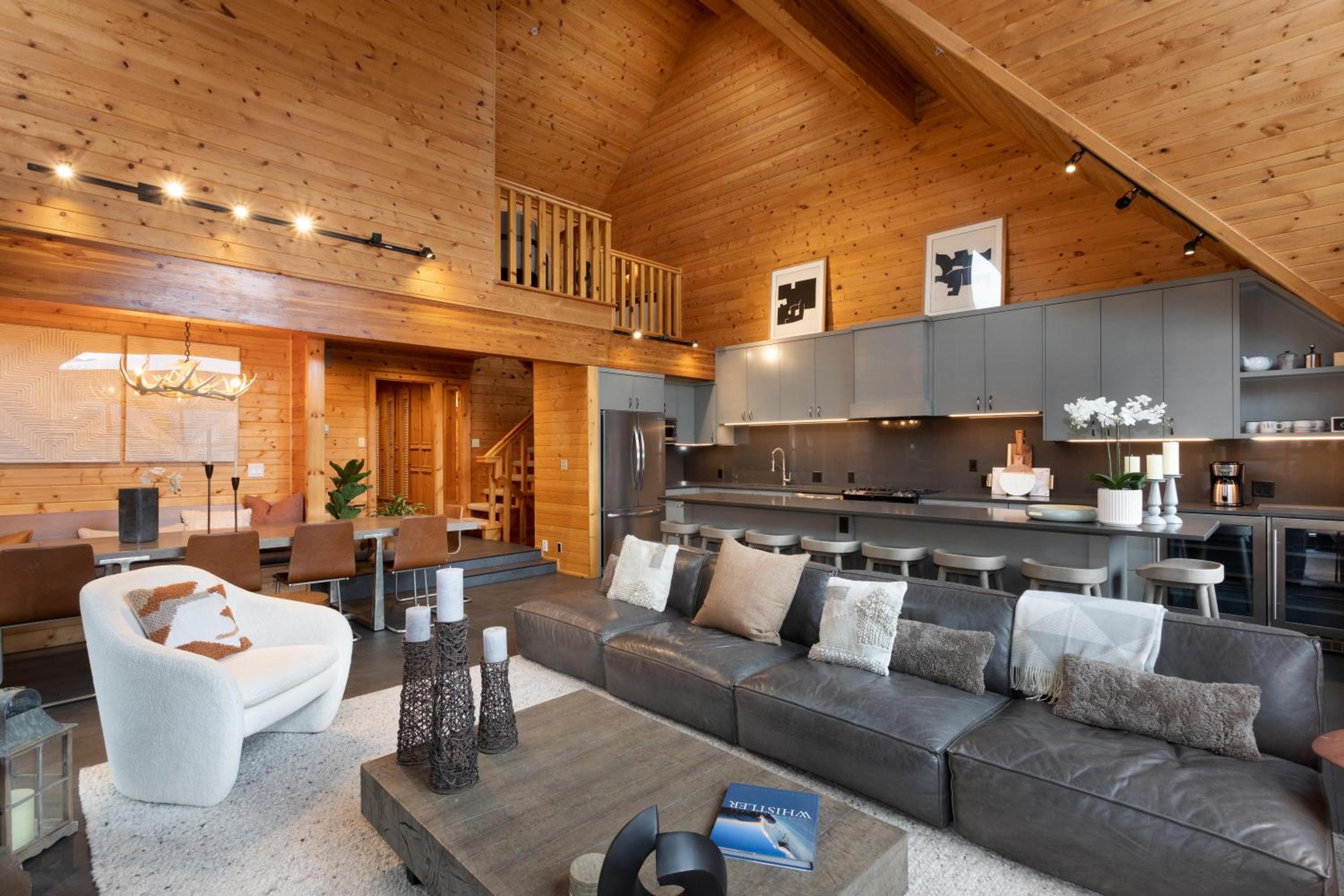 Pinnacle Ridge 34 - Ski In Ski Out, Private Hot Tub, Recently Renovated, Gas Fireplace